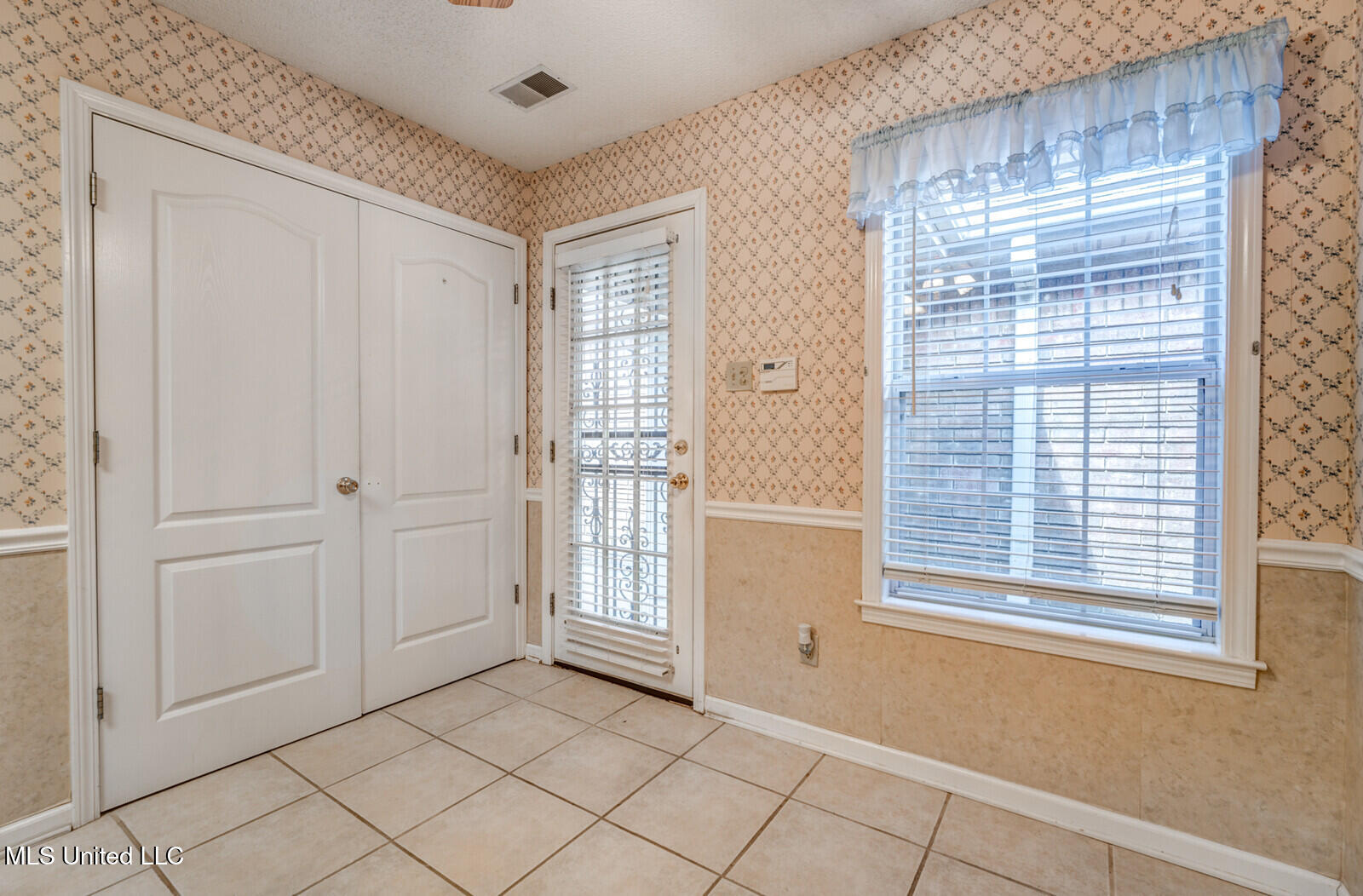 6742 Beaumont Circle