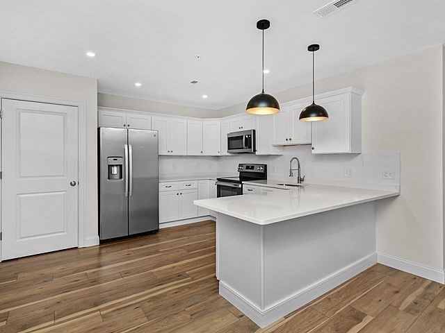 1 Pleasant St # 3 Unit: Fl 1,2,3
