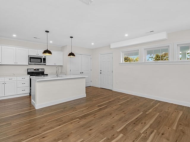 1 Pleasant St # 3 Unit: Fl 1,2,3