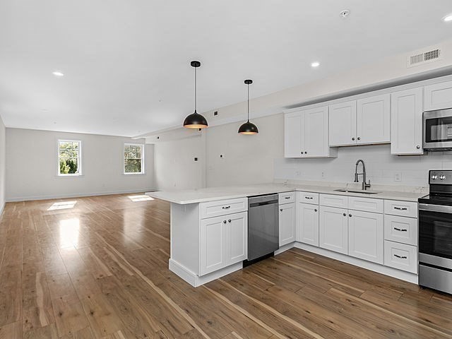 1 Pleasant St # 3 Unit: Fl 1,2,3