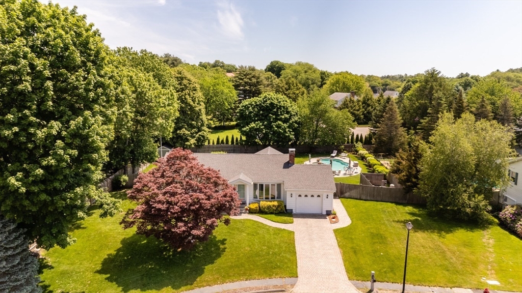 15 Fernwood Road