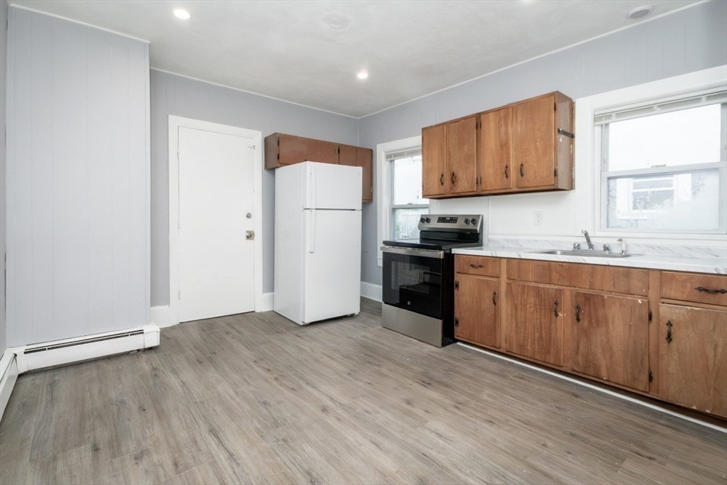 25 W Wyoming Ave # 6