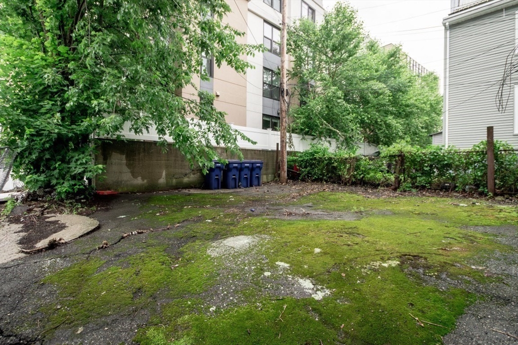 25 W Wyoming Ave # 6