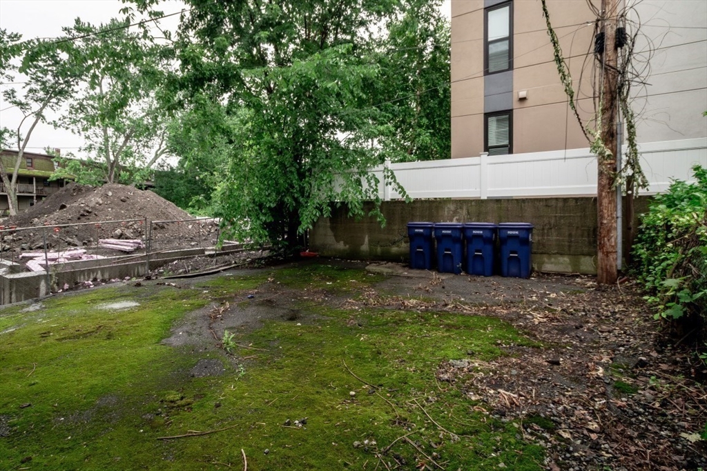 25 W Wyoming Ave # 6