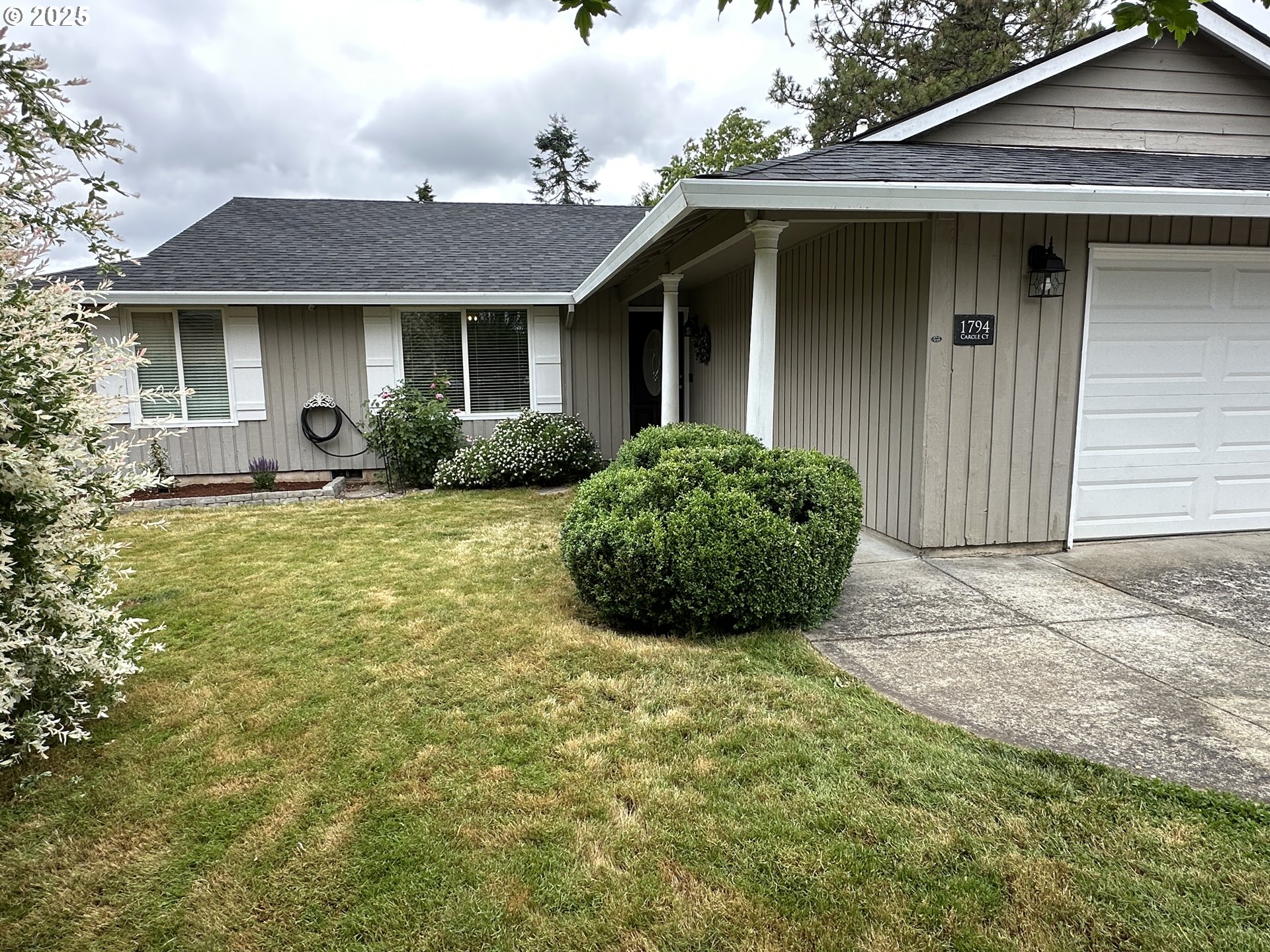 1794 NE CAROLE CT