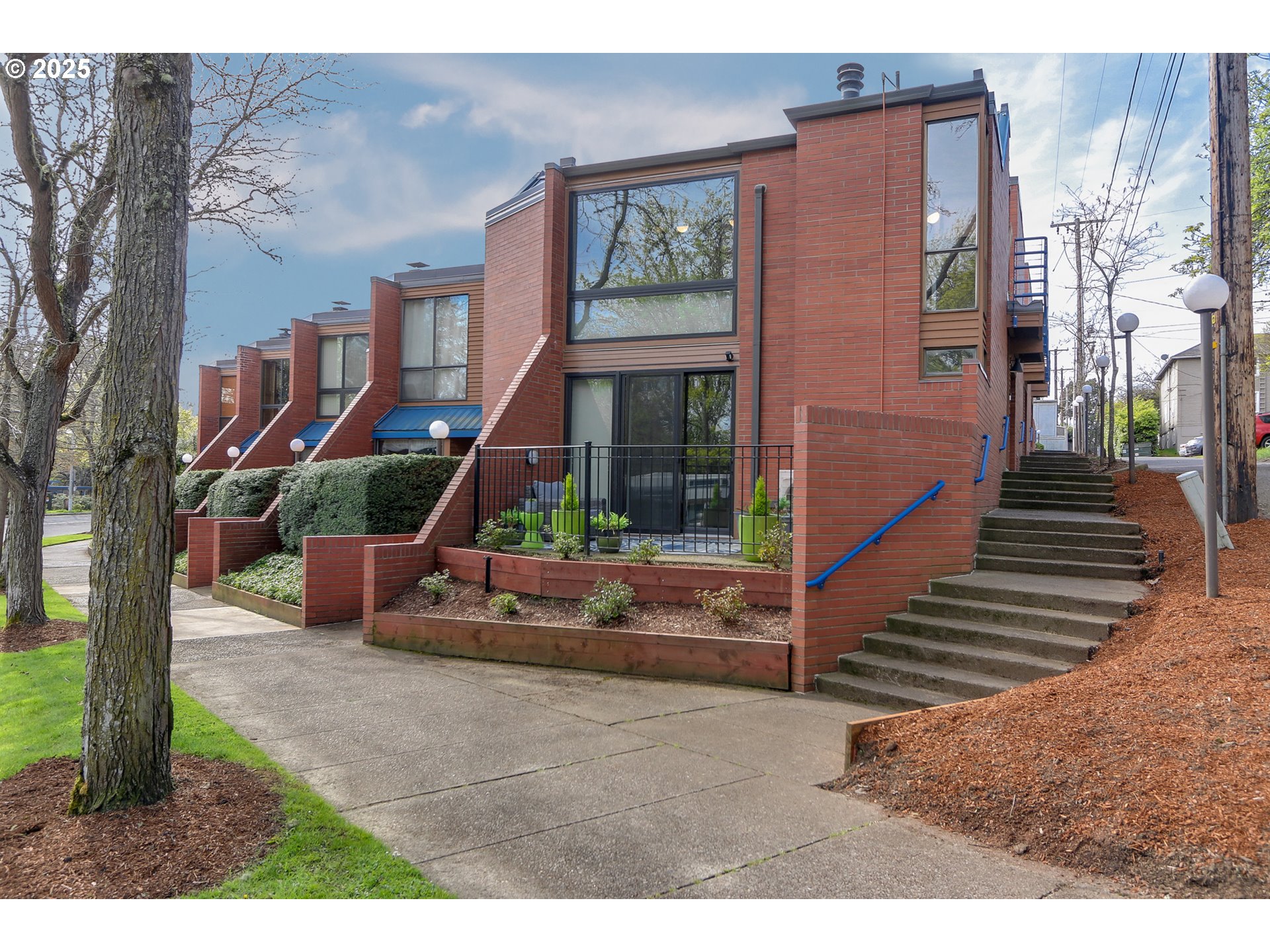 110 HIGH ST