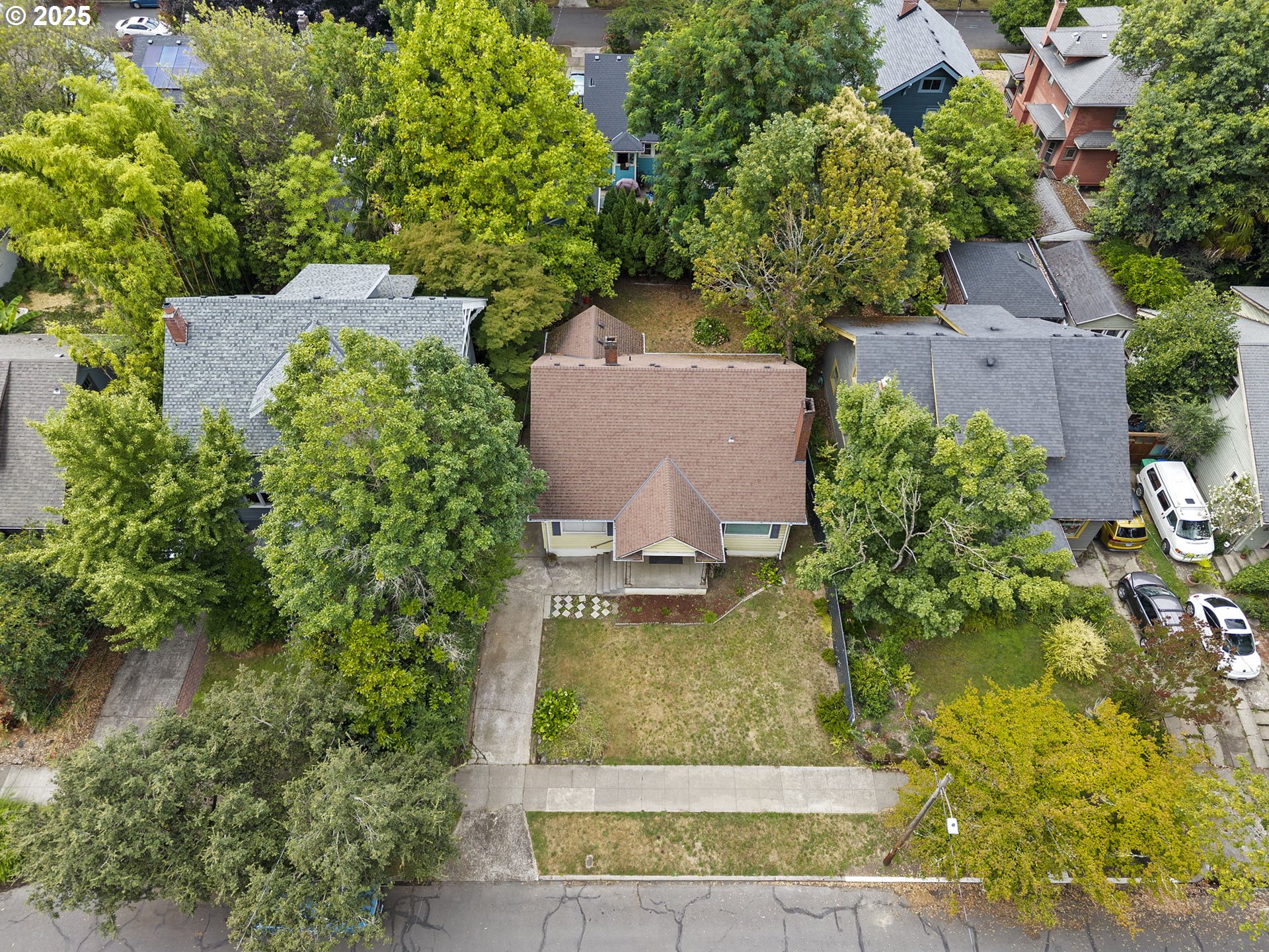2747 NE 11TH AVE