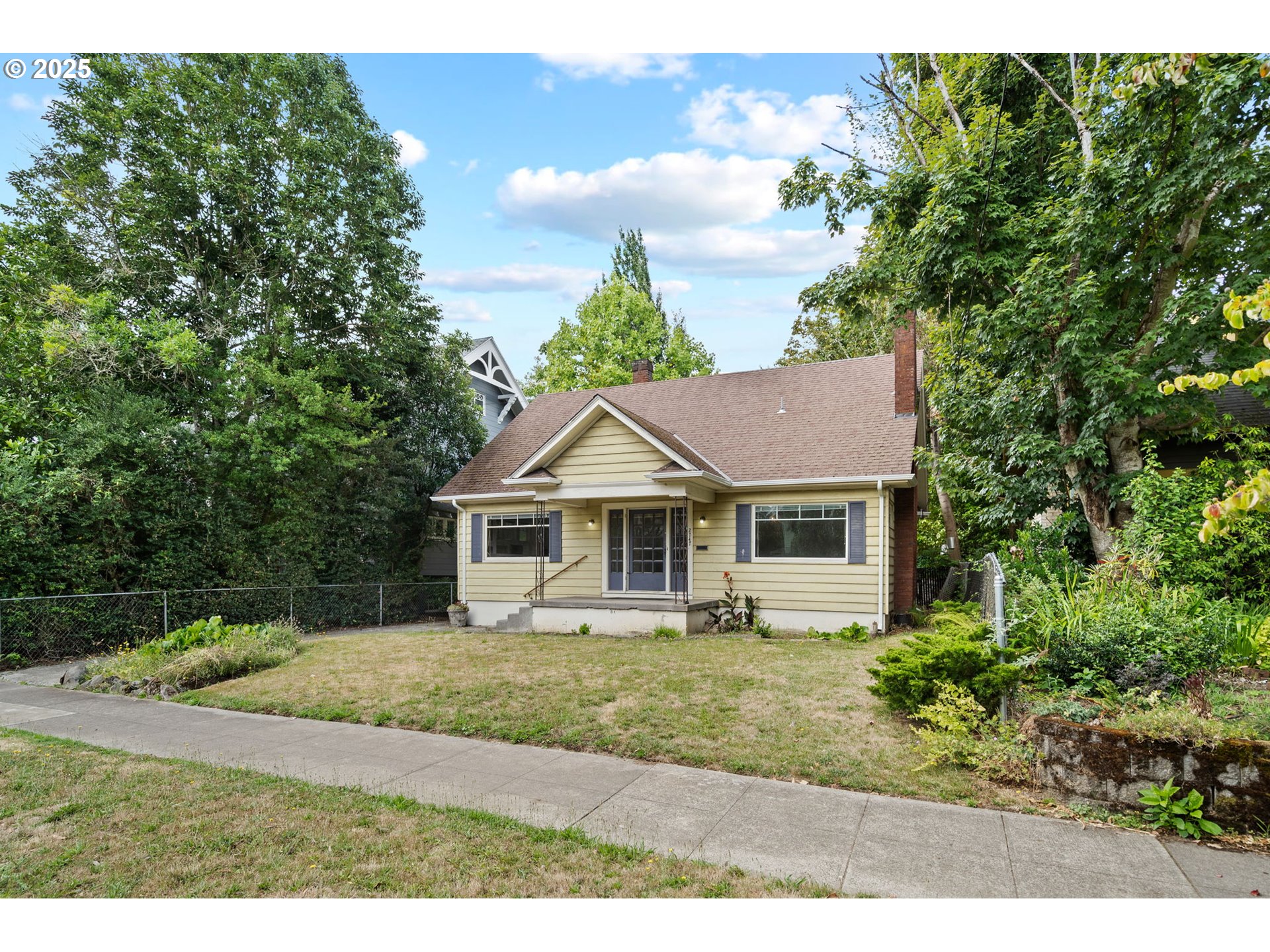 2747 NE 11TH AVE
