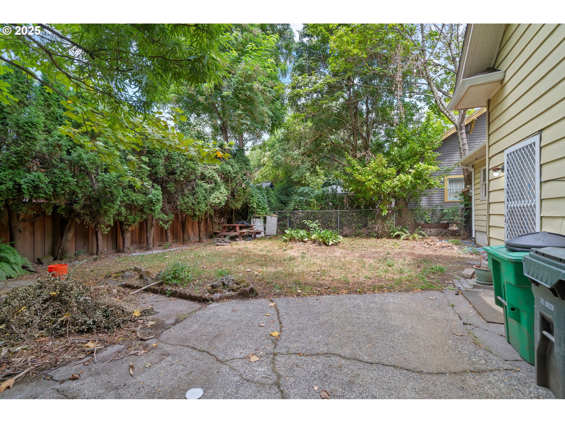 2747 NE 11TH AVE