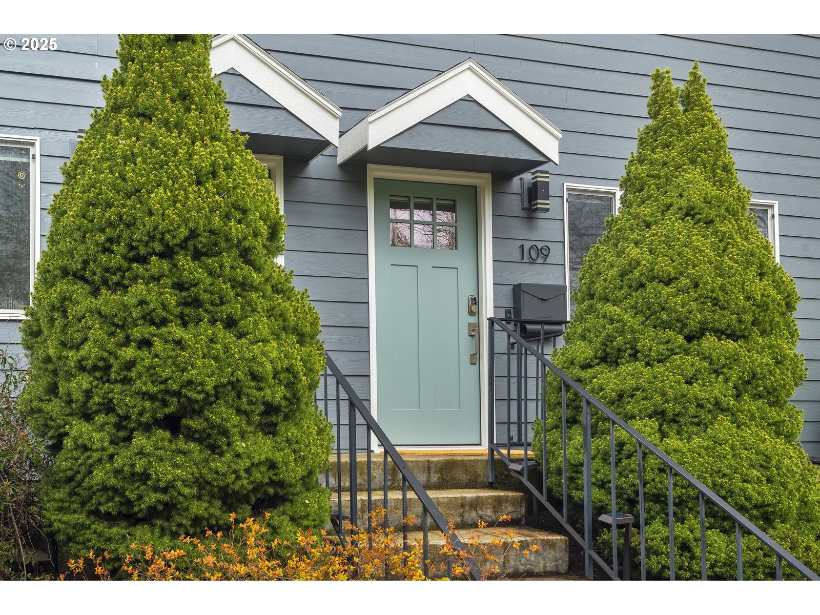 109 NE SHAVER AVE