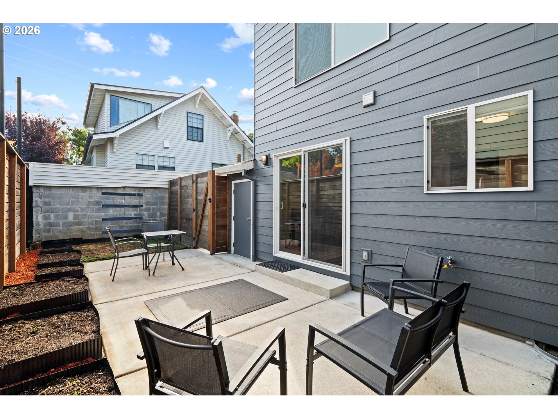 109 NE SHAVER ST #2