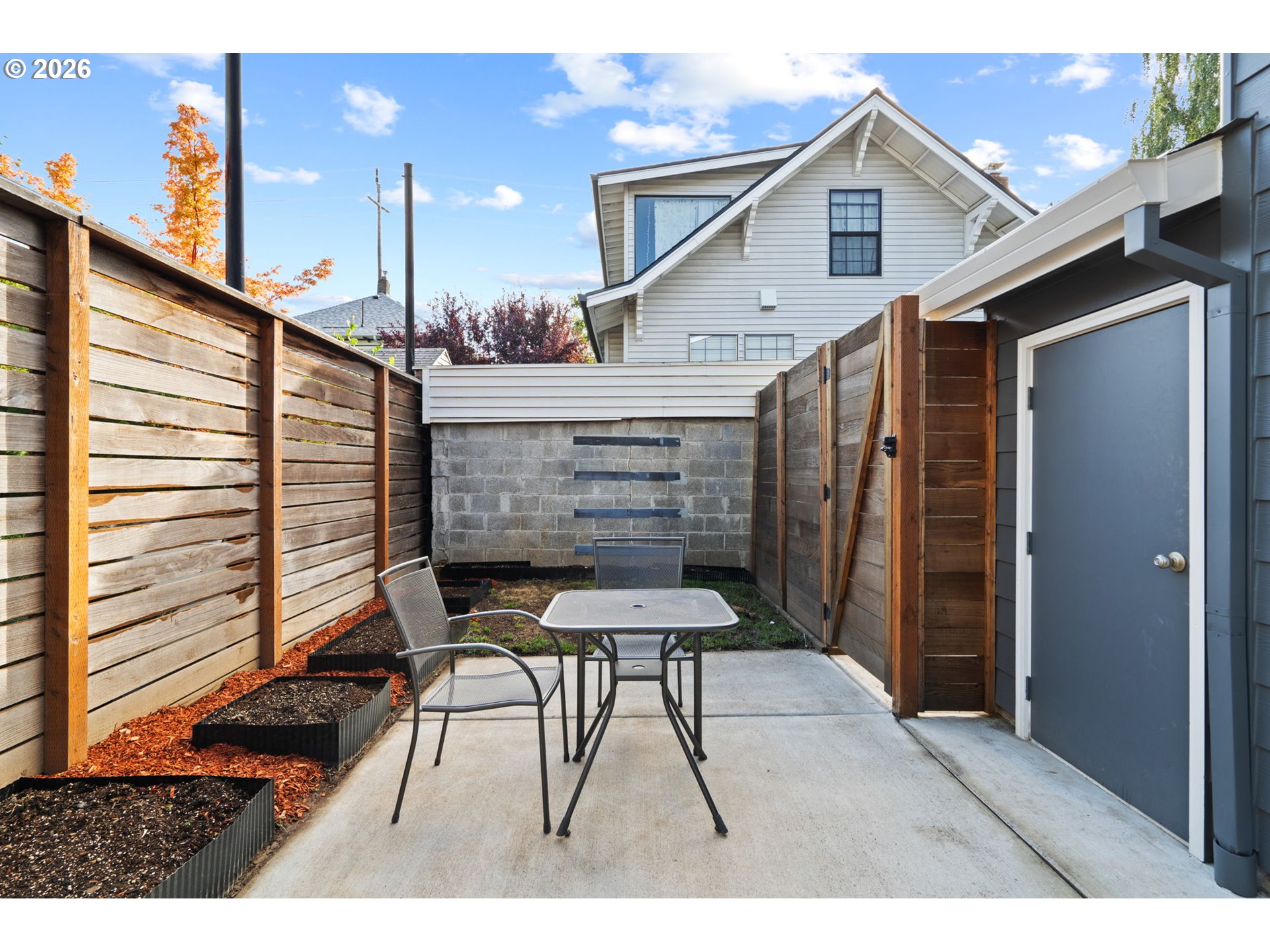 109 NE SHAVER ST #2