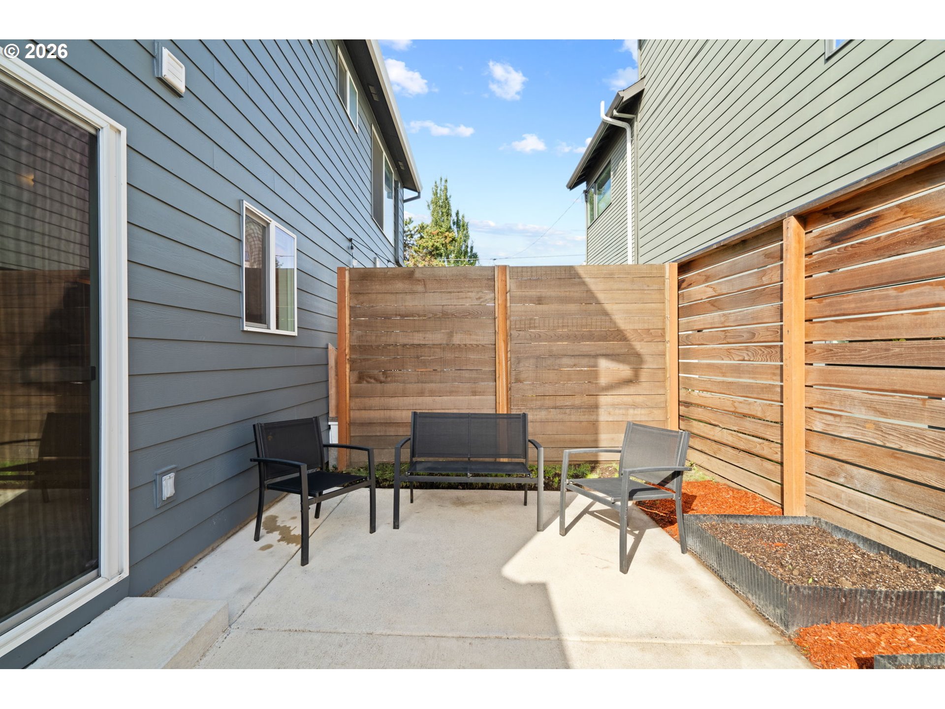 109 NE SHAVER ST #2