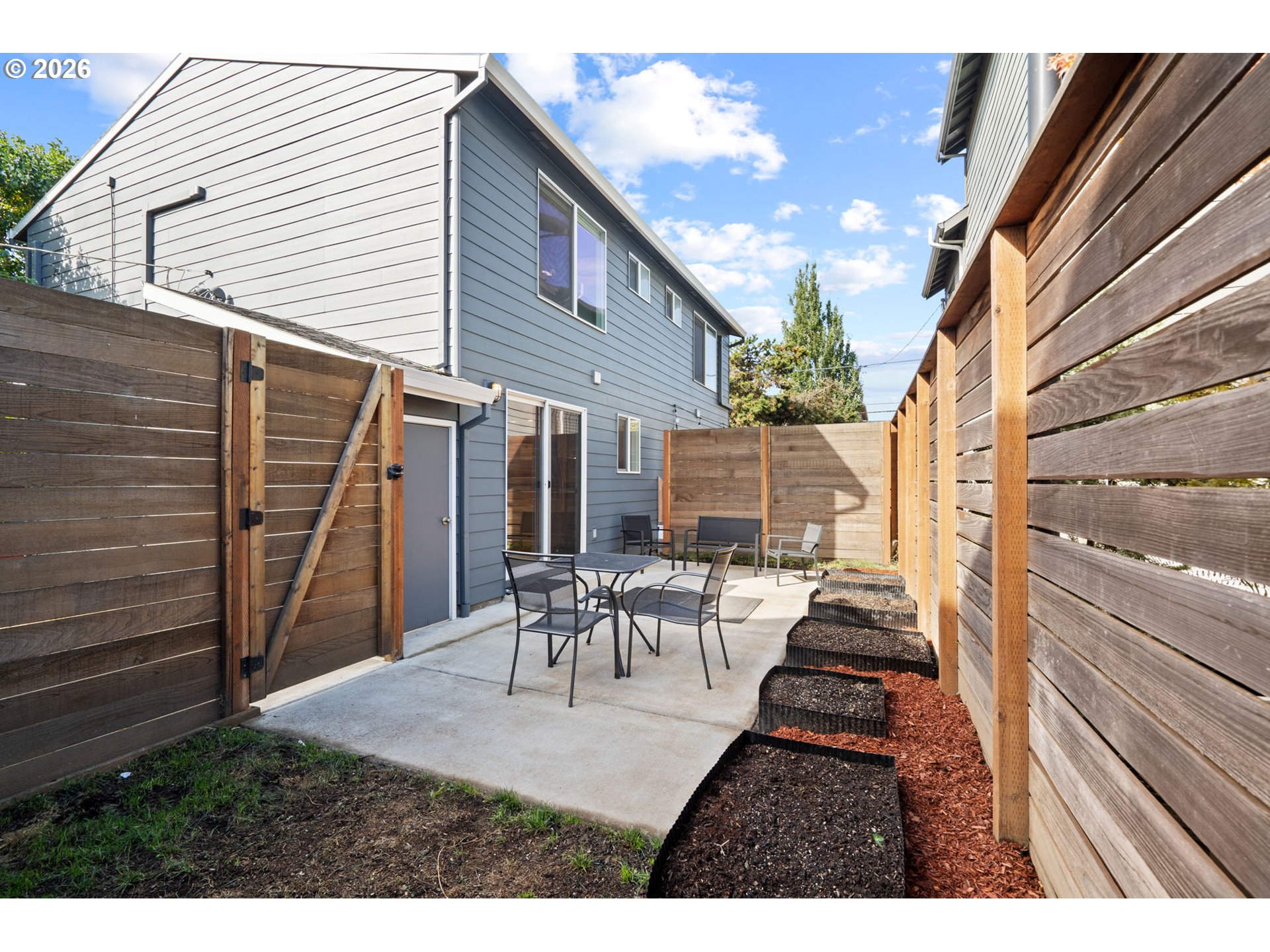 109 NE SHAVER ST #2