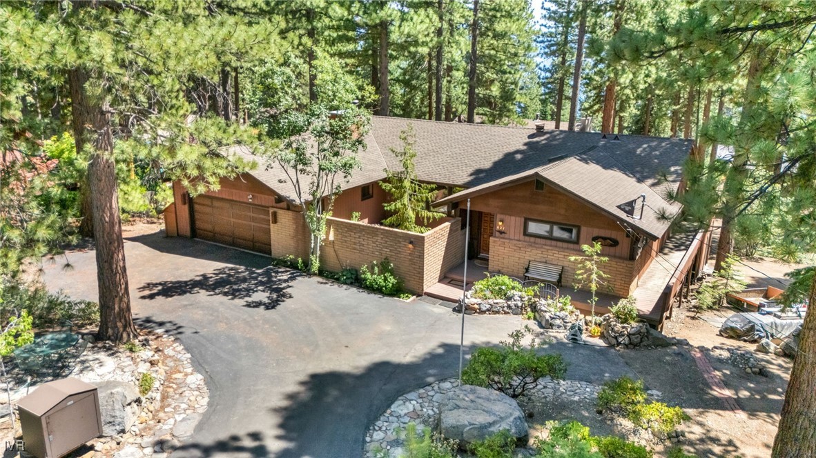 621 Woodridge Cir