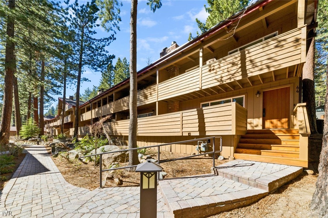 866 Northwood Boulevard 44