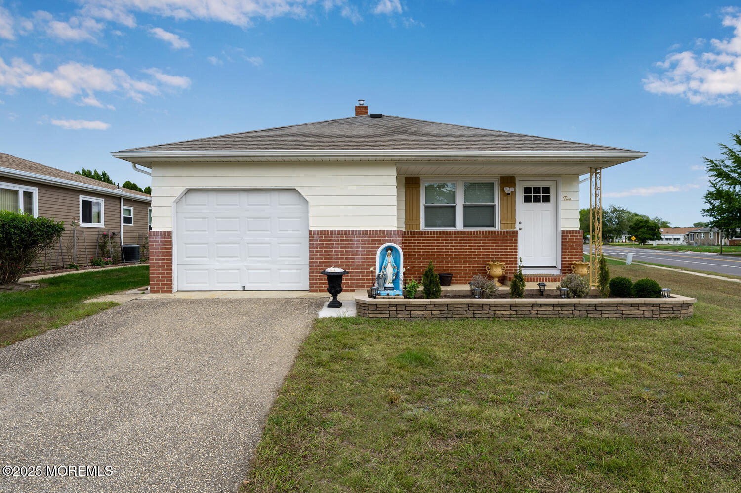 2 Capri Court