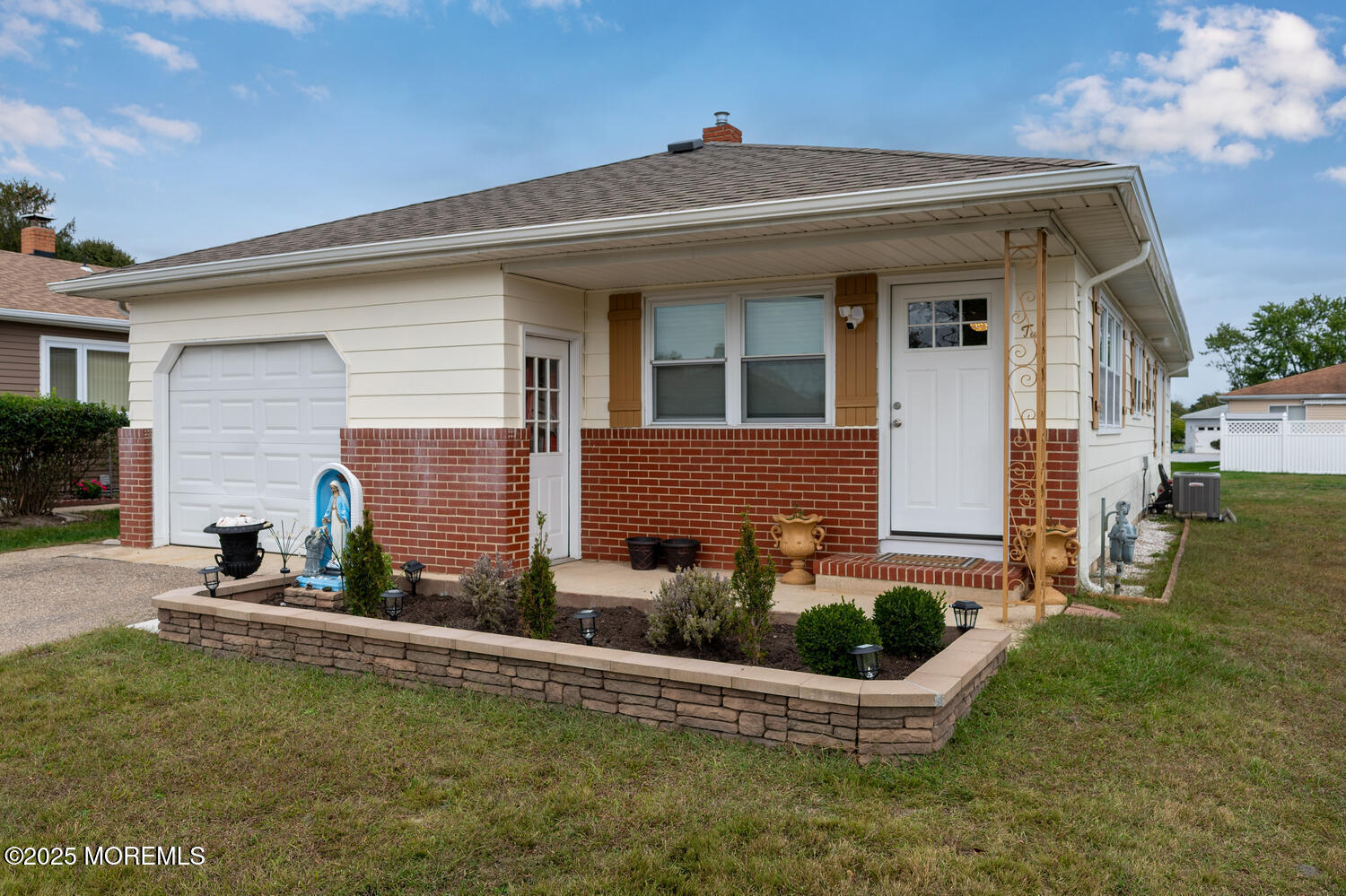 2 Capri Court