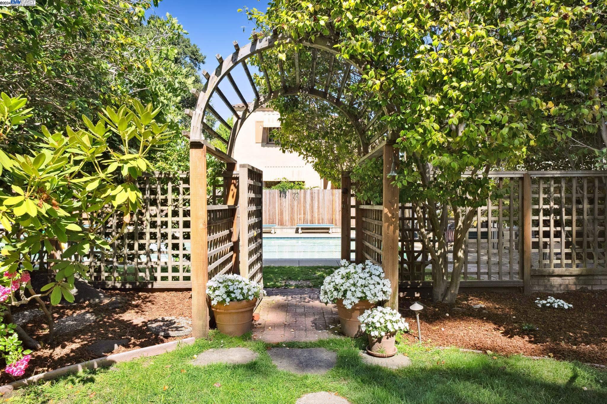 1232 Saint Charles St