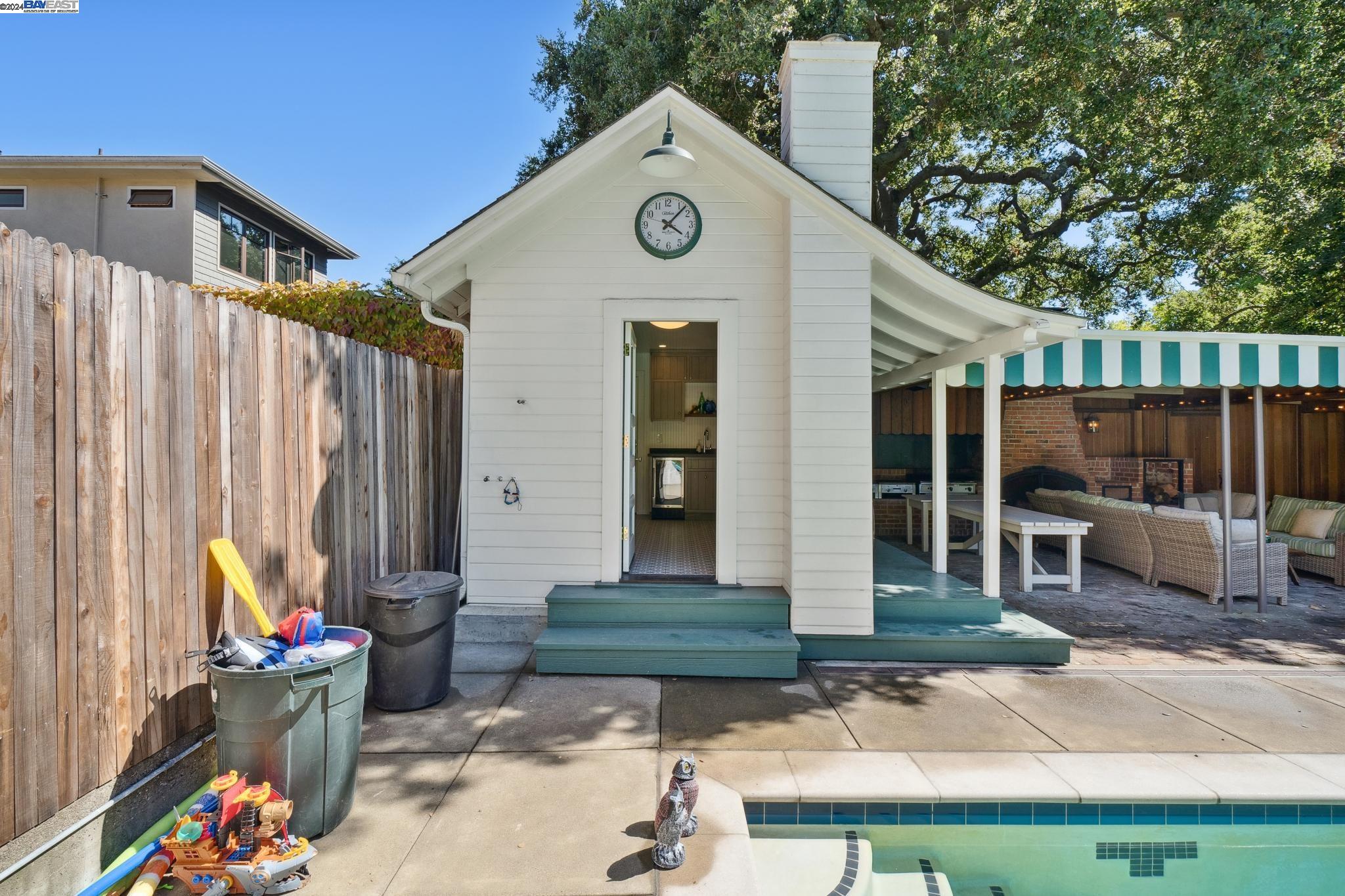 1232 Saint Charles St