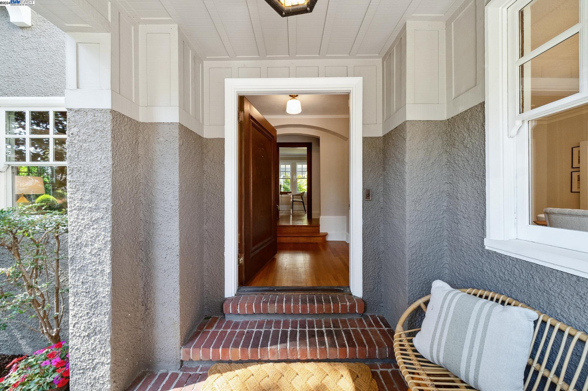 1232 Saint Charles St