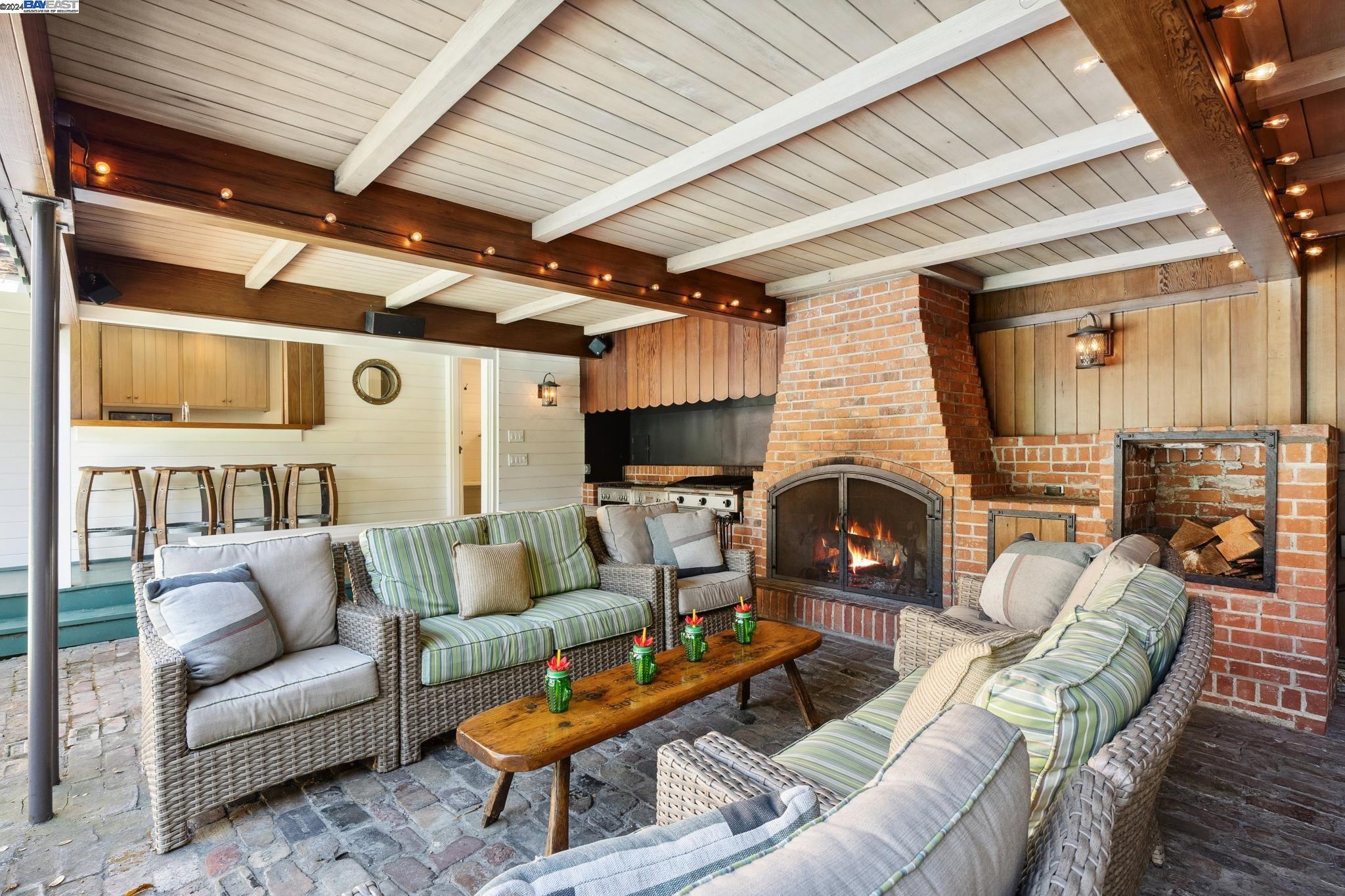 1232 Saint Charles St