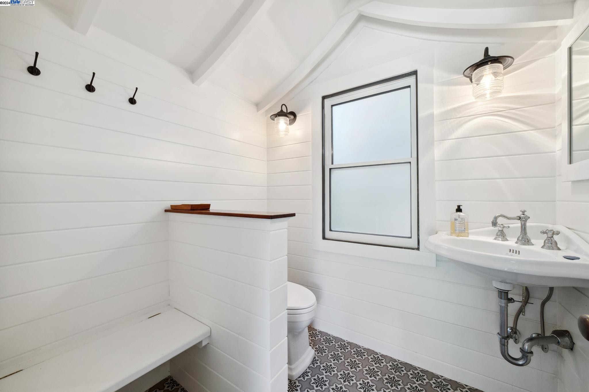 1232 Saint Charles St