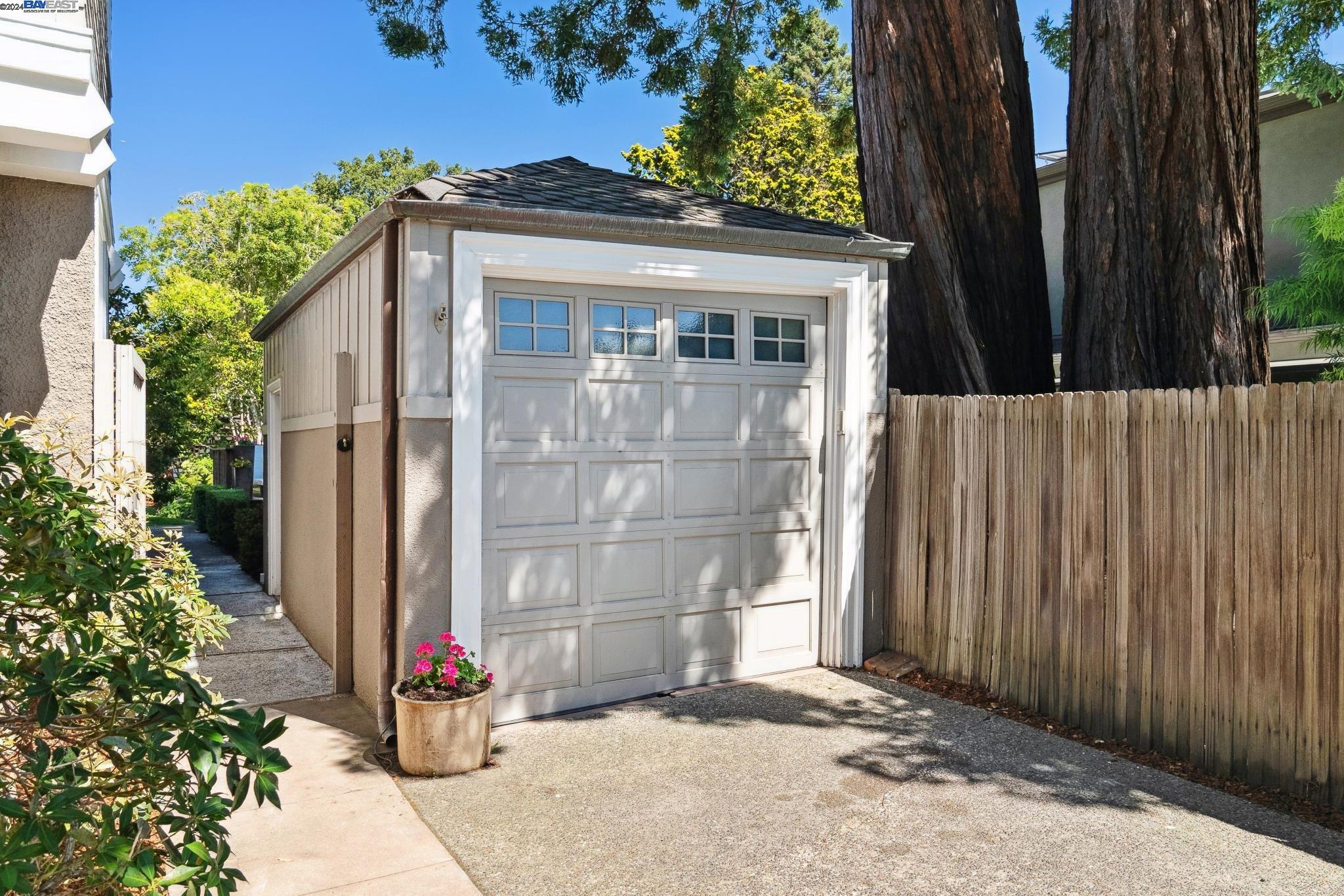 1232 Saint Charles St