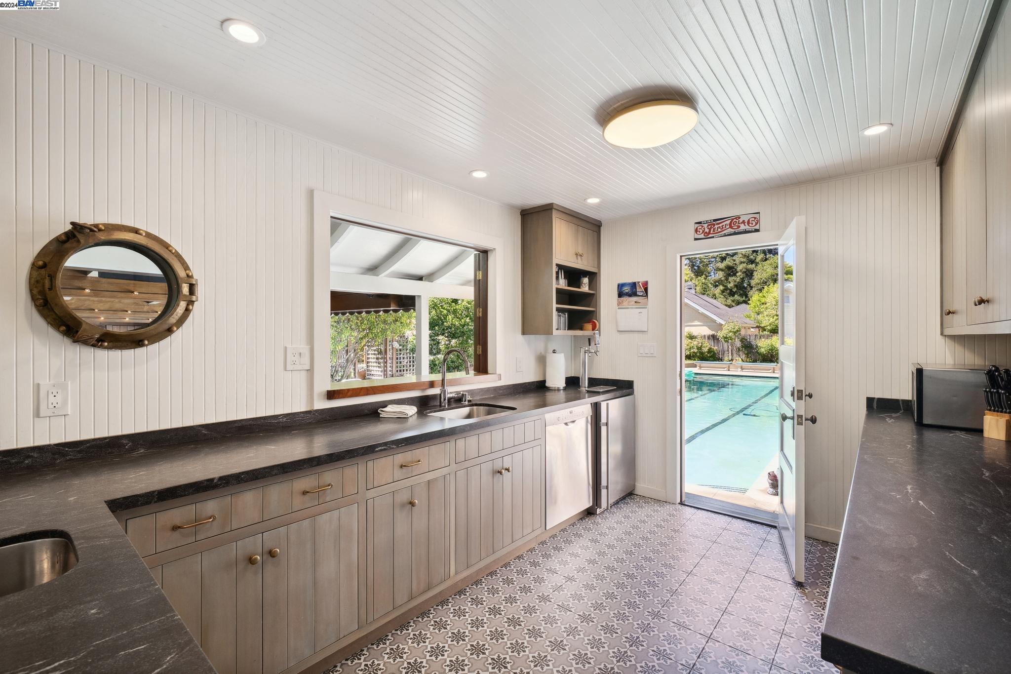 1232 Saint Charles St