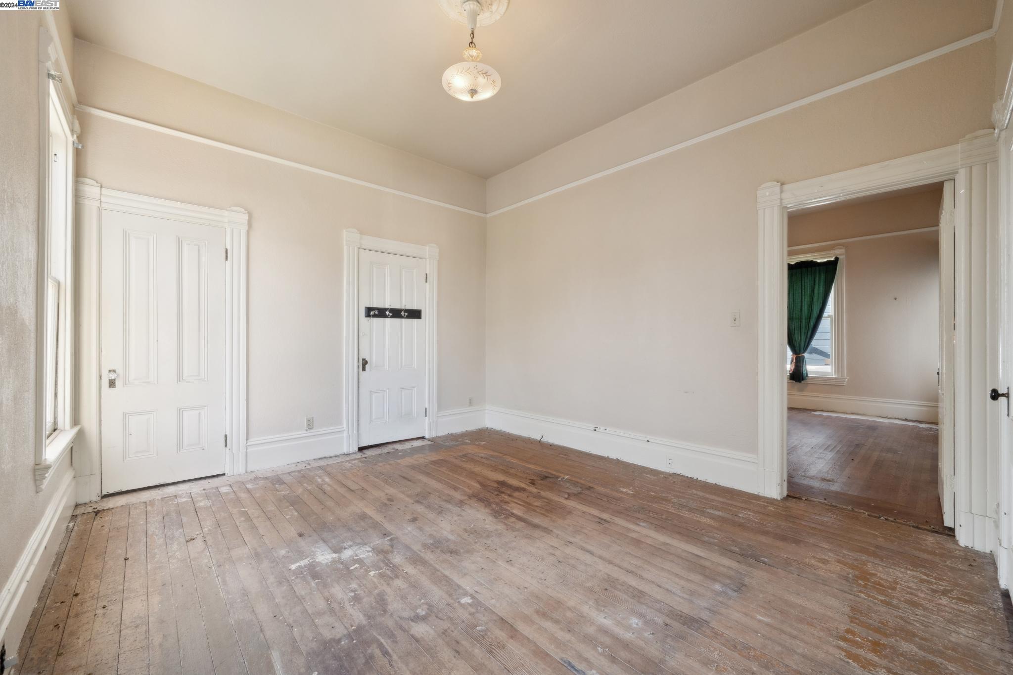 2064 San Antonio Ave