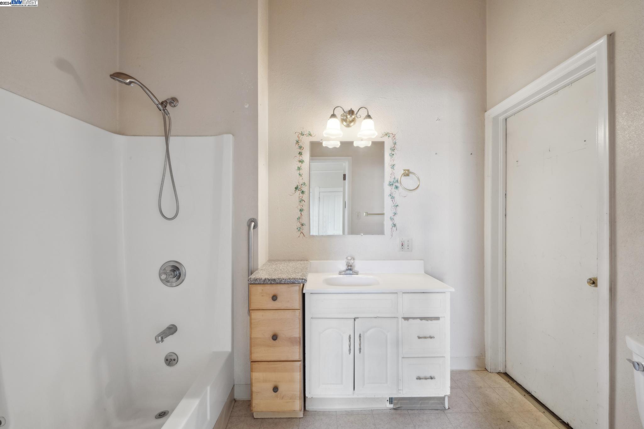 2064 San Antonio Ave