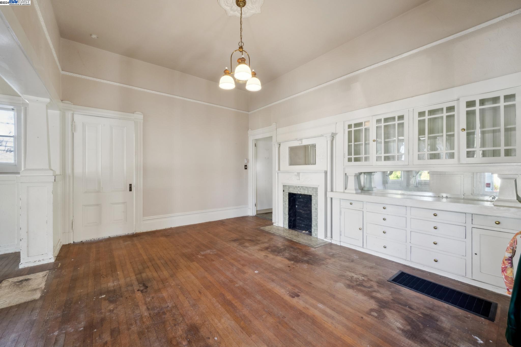 2064 San Antonio Ave