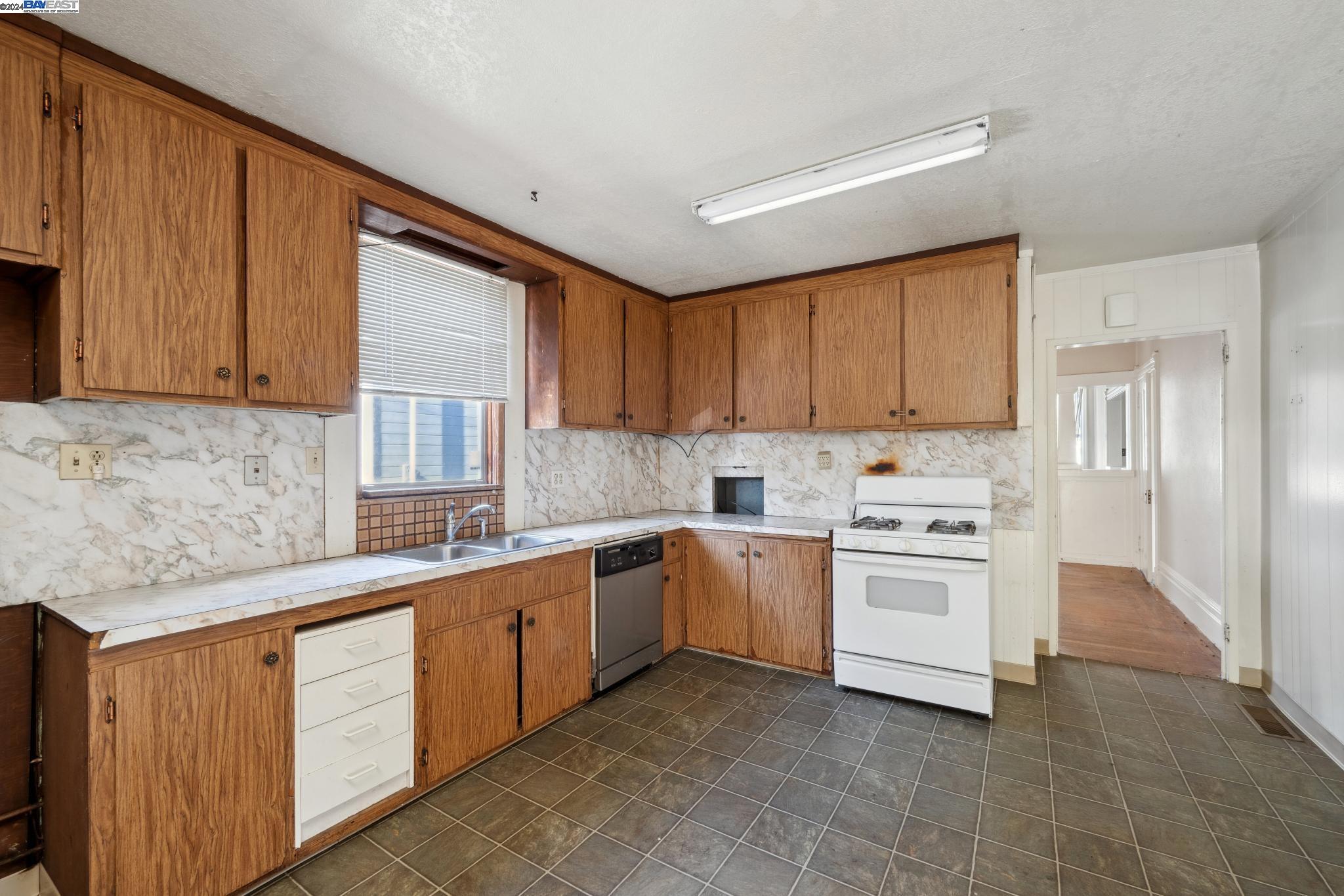 2064 San Antonio Ave