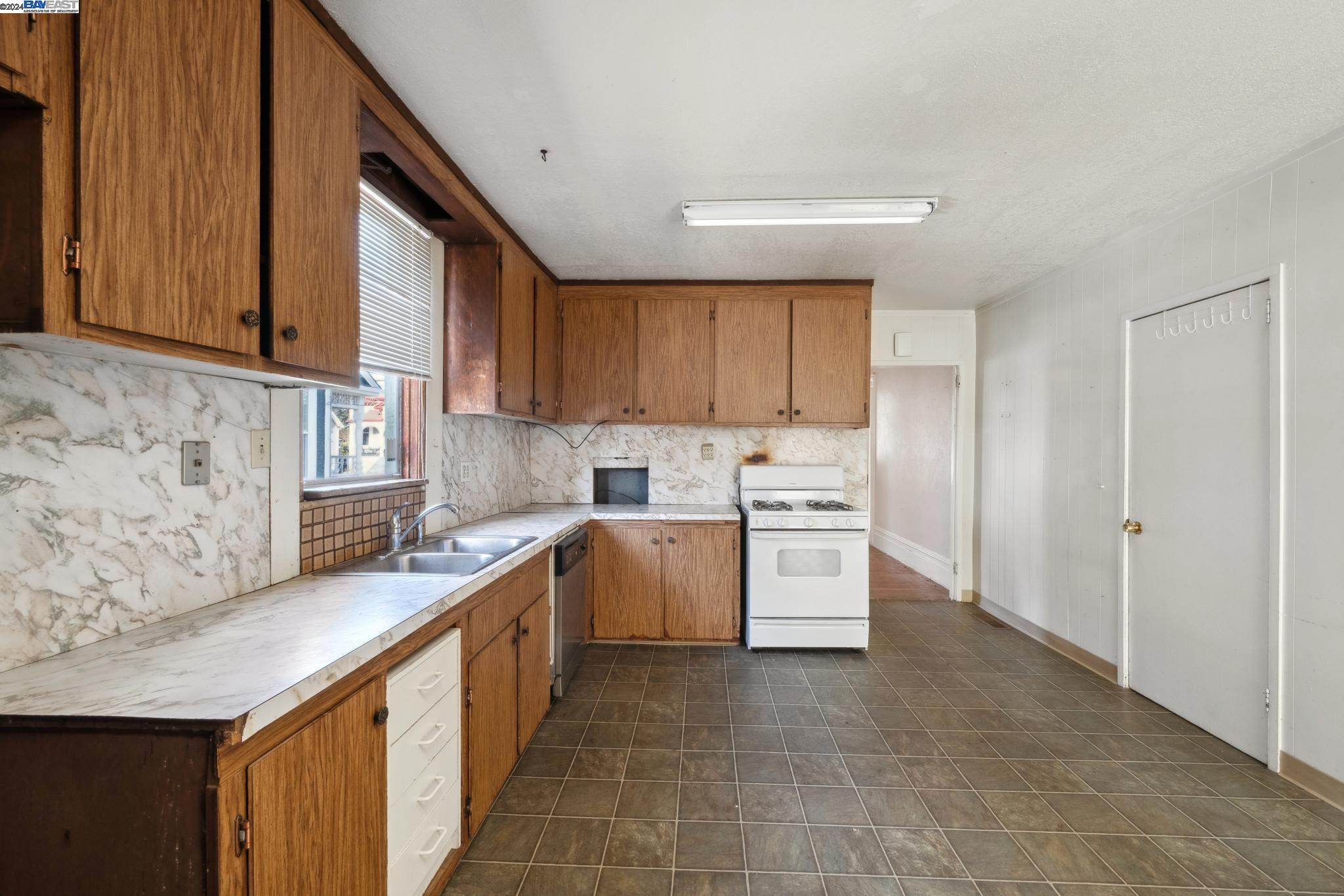 2064 San Antonio Ave