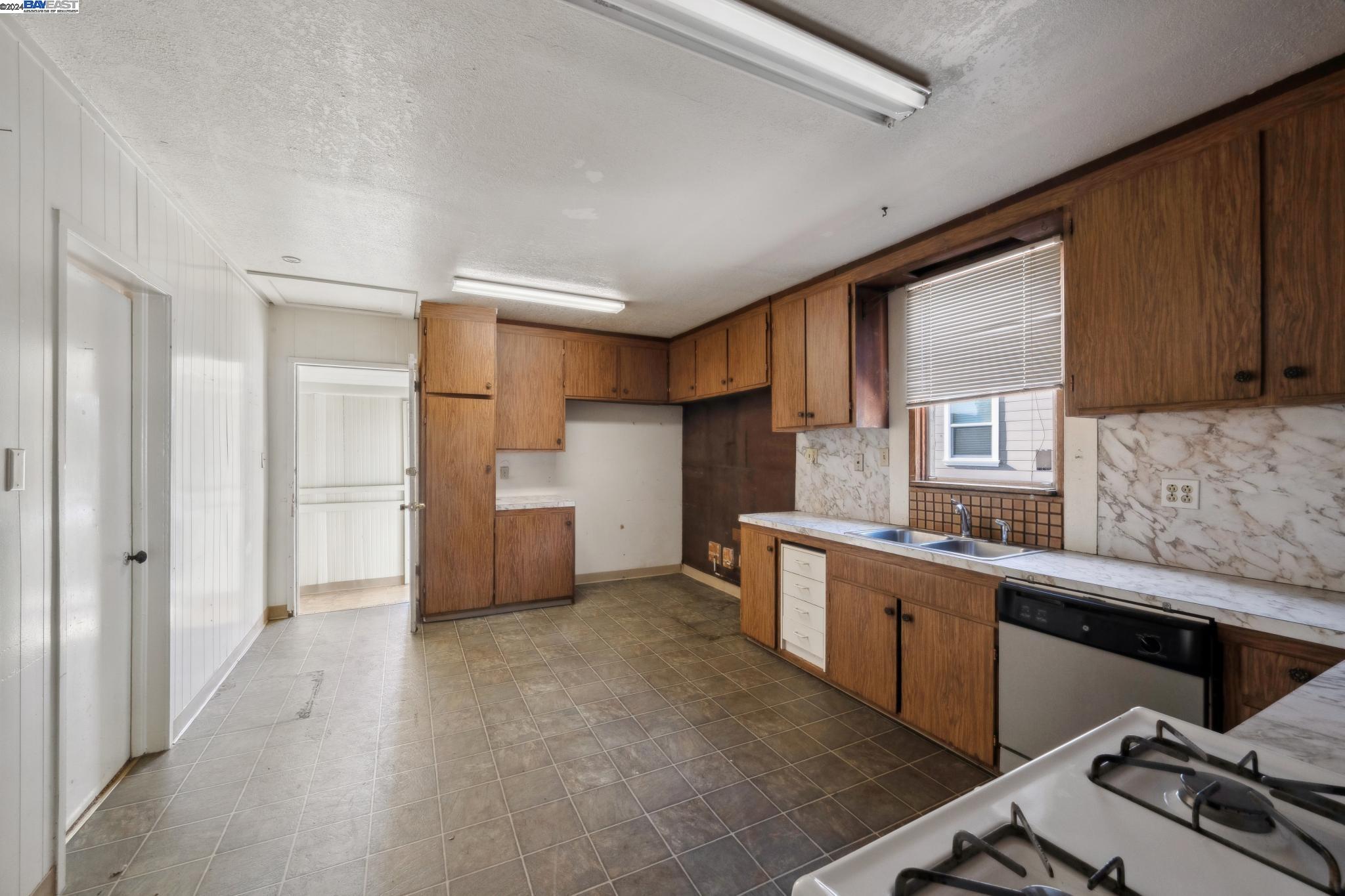 2064 San Antonio Ave