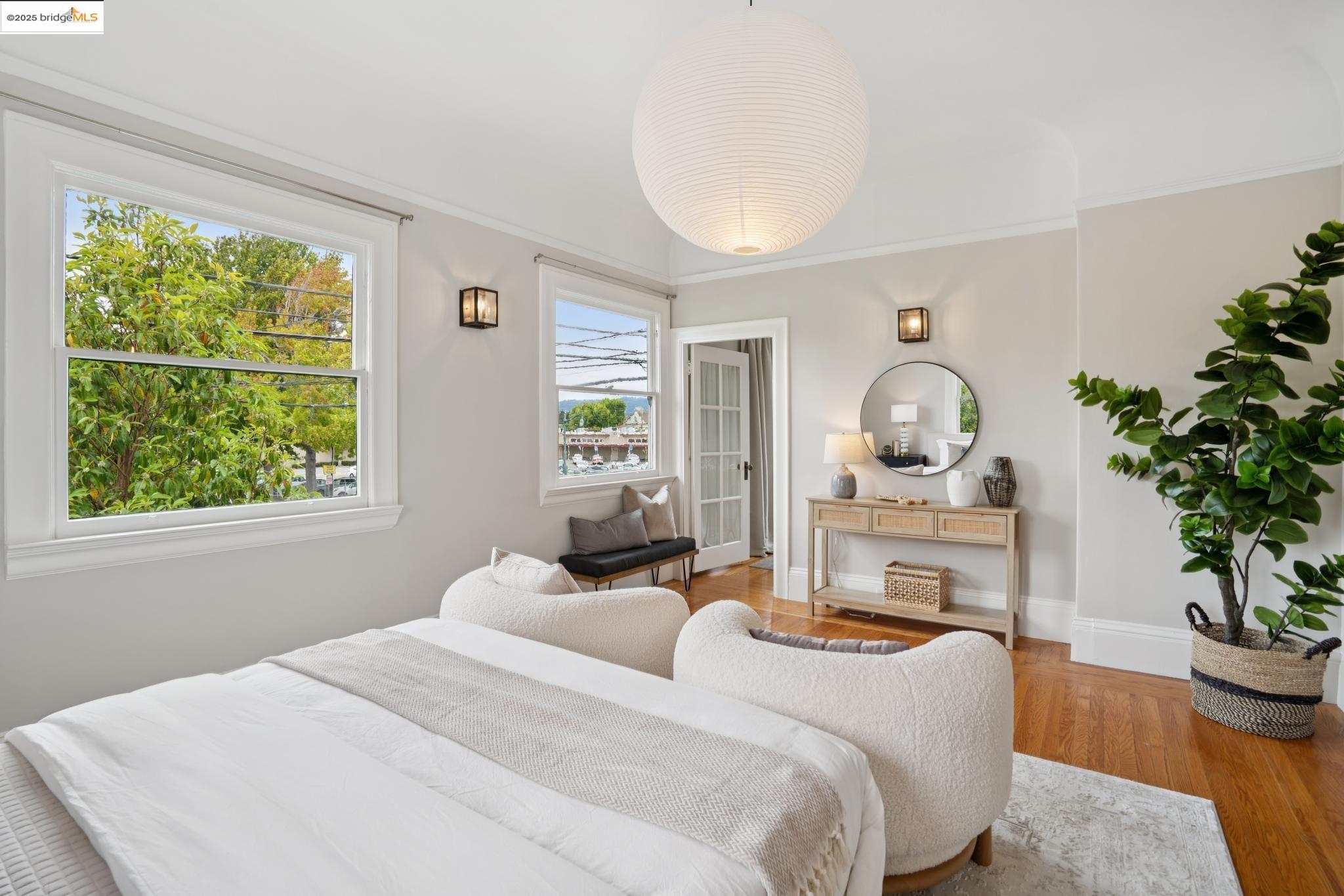 1042 Santa Clara Ave