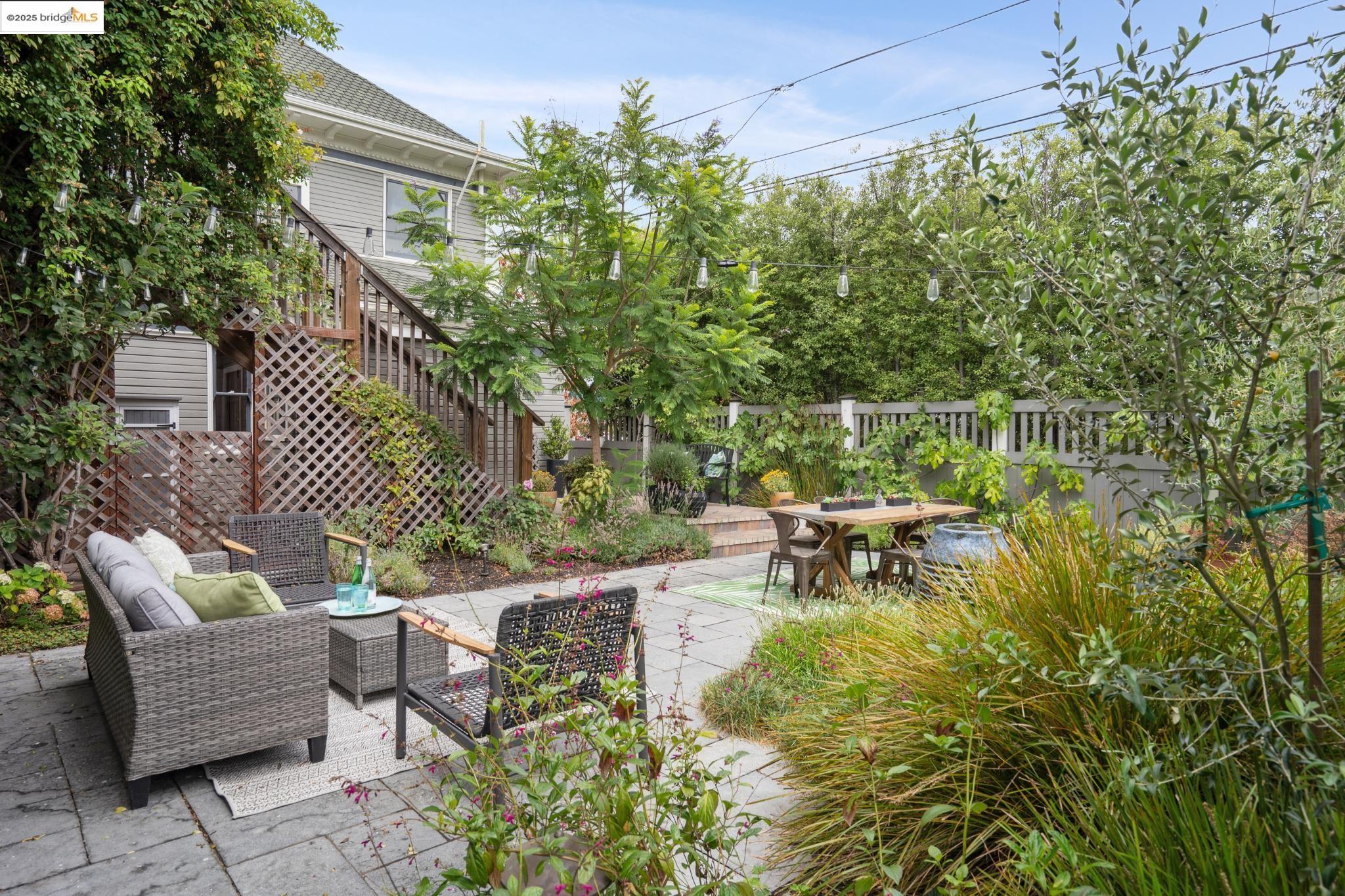 1042 Santa Clara Ave