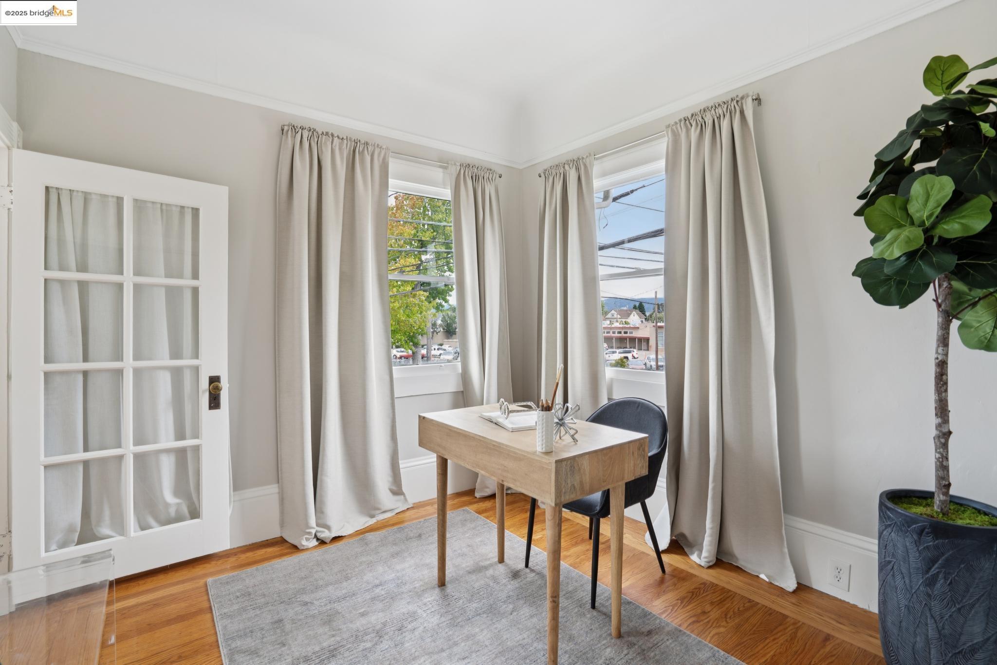 1042 Santa Clara Ave