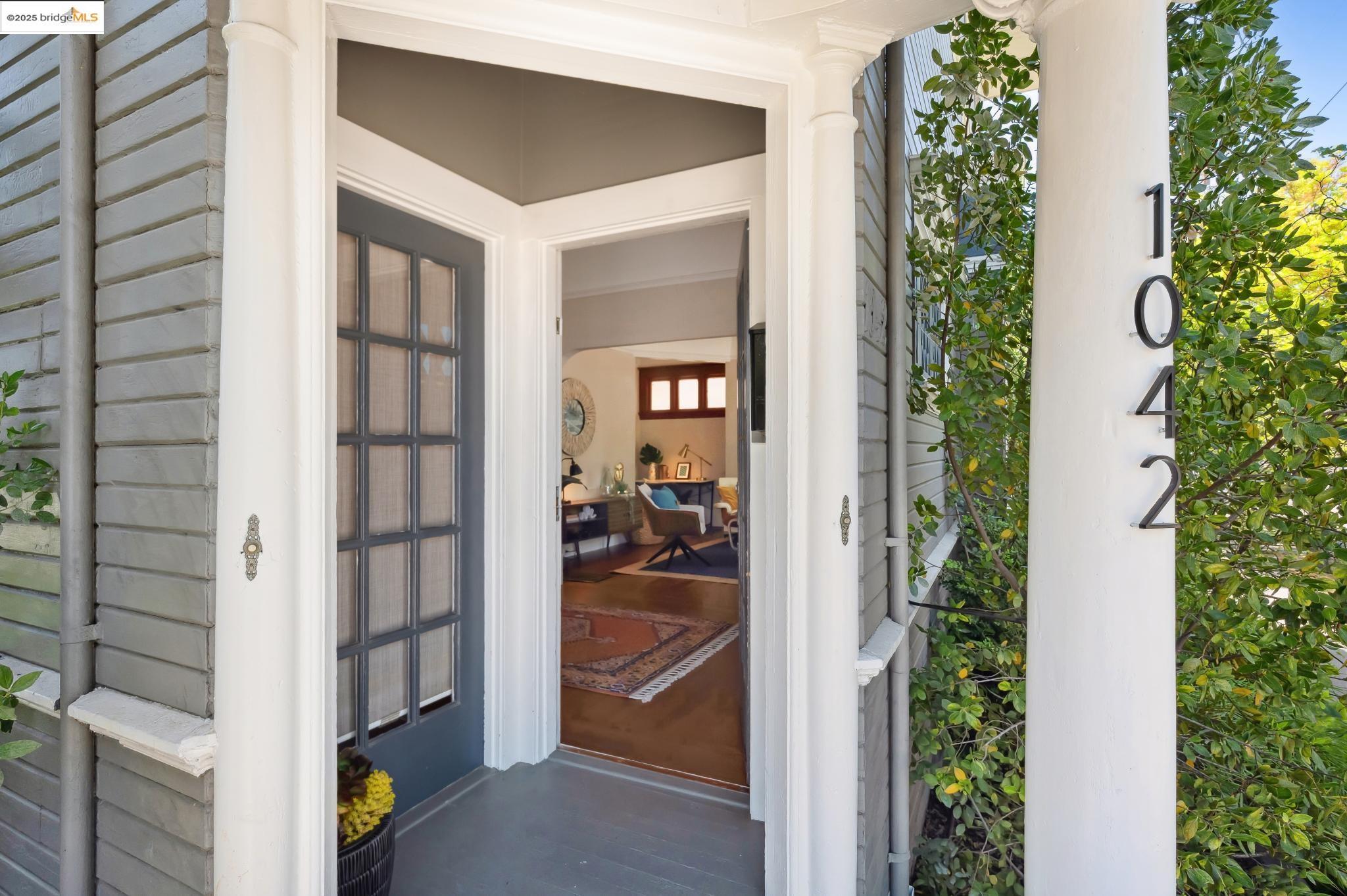 1042 Santa Clara Ave