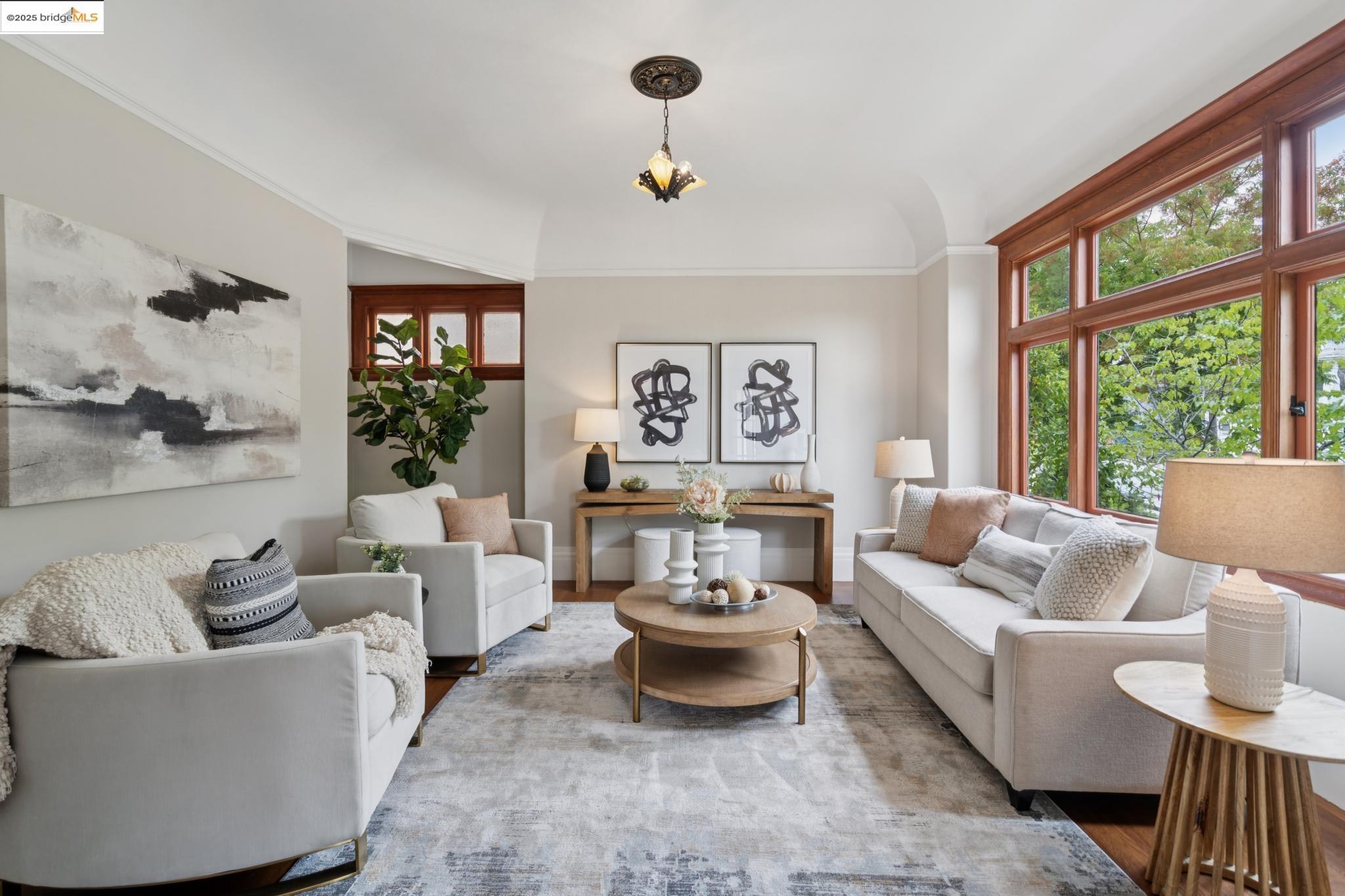 1042 Santa Clara Ave