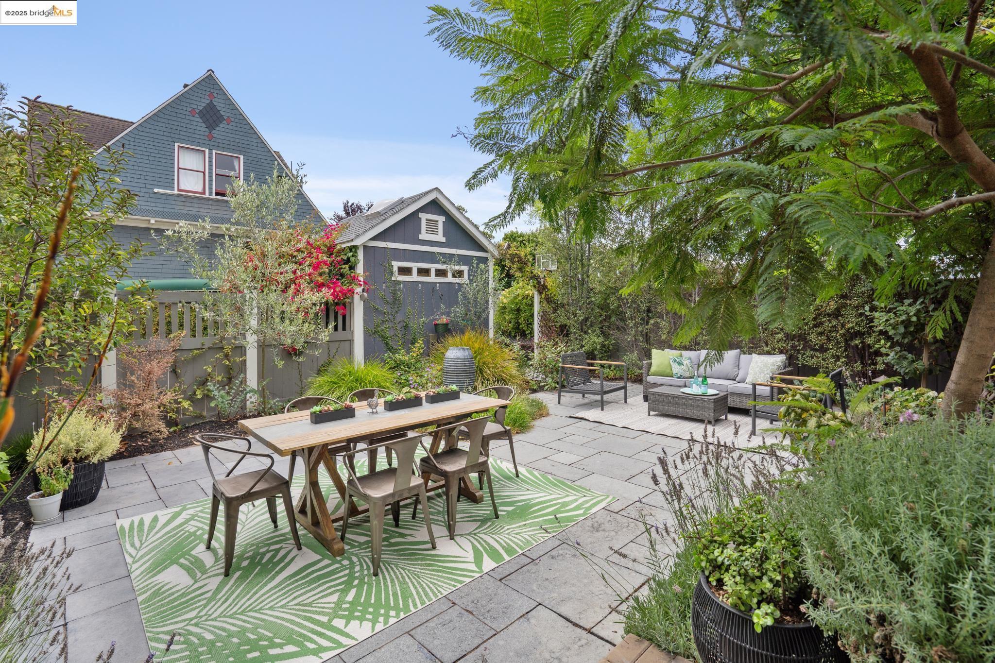 1042 Santa Clara Ave