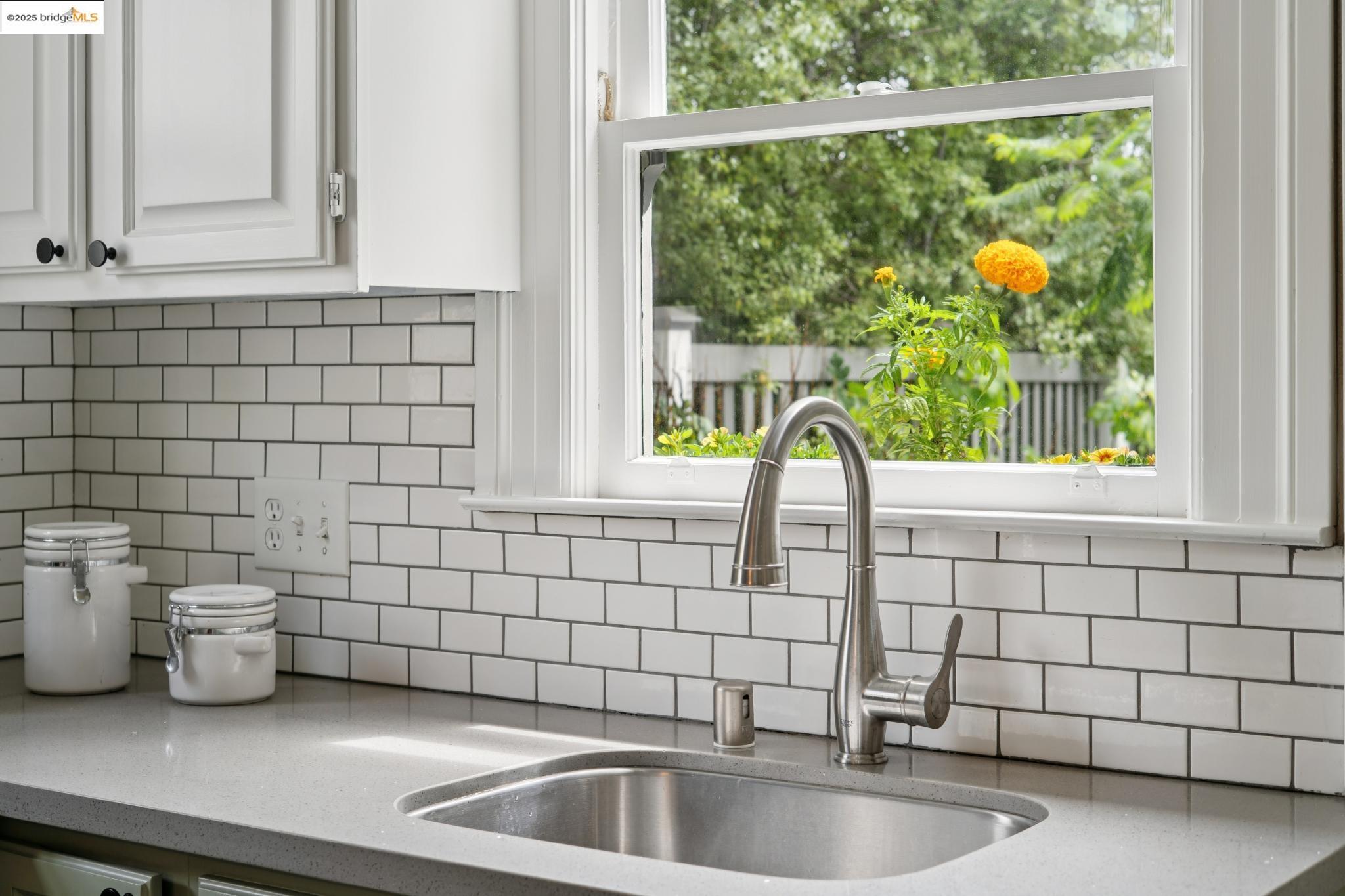 1042 Santa Clara Ave