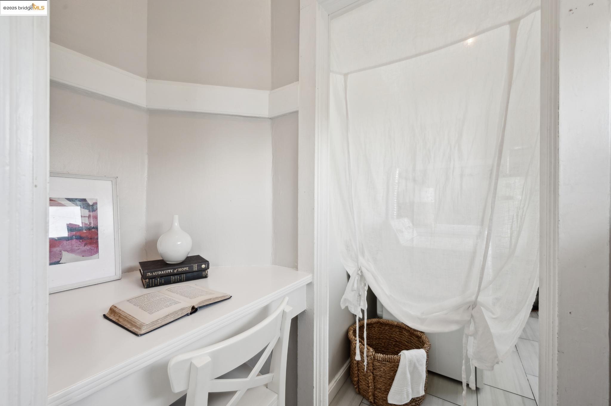 1042 Santa Clara Ave