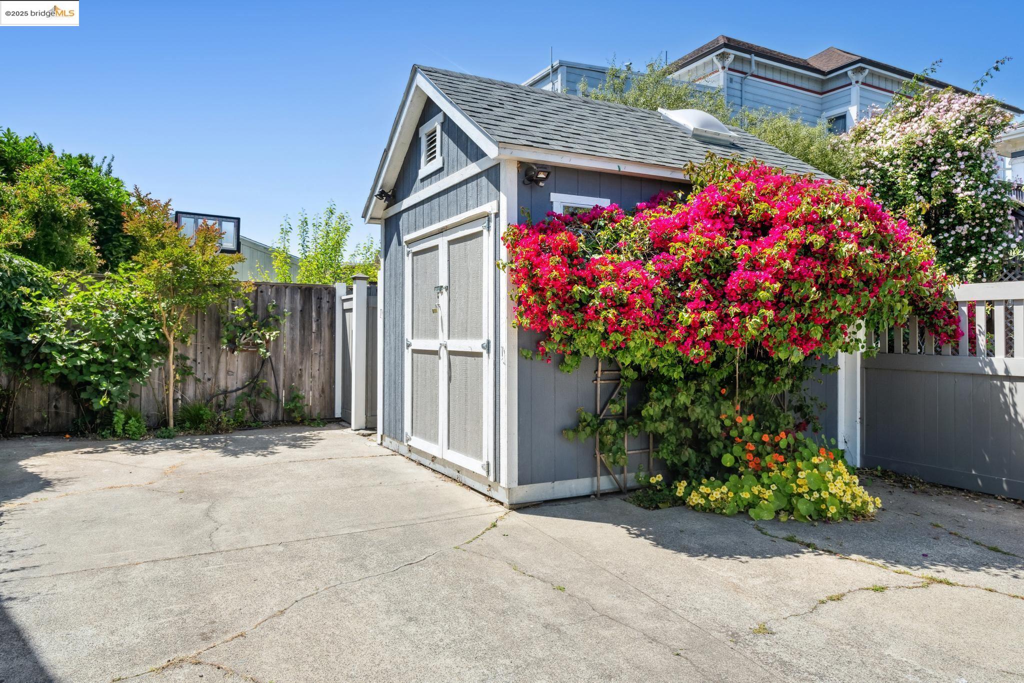 1042 Santa Clara Ave