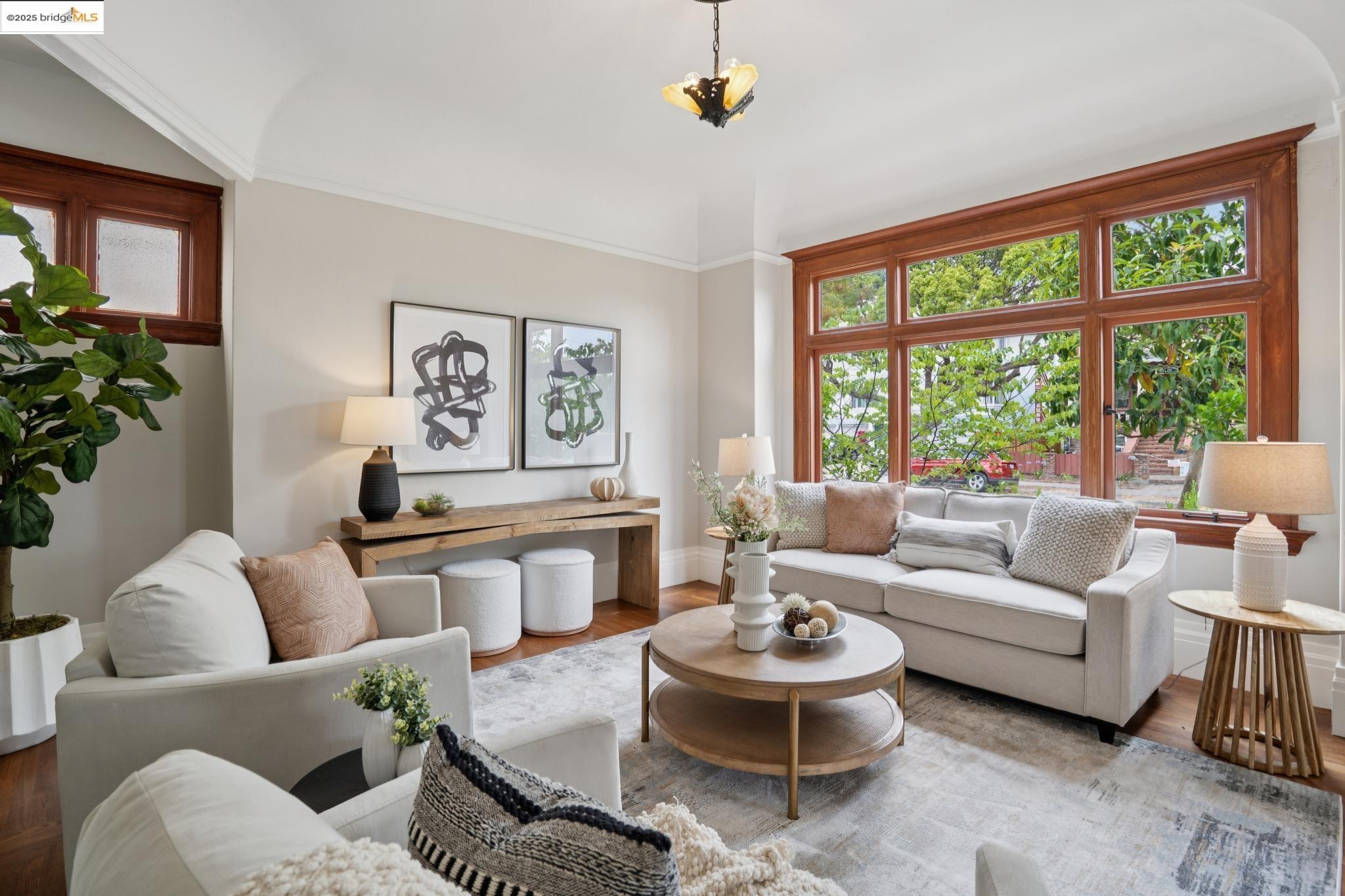 1042 Santa Clara Ave