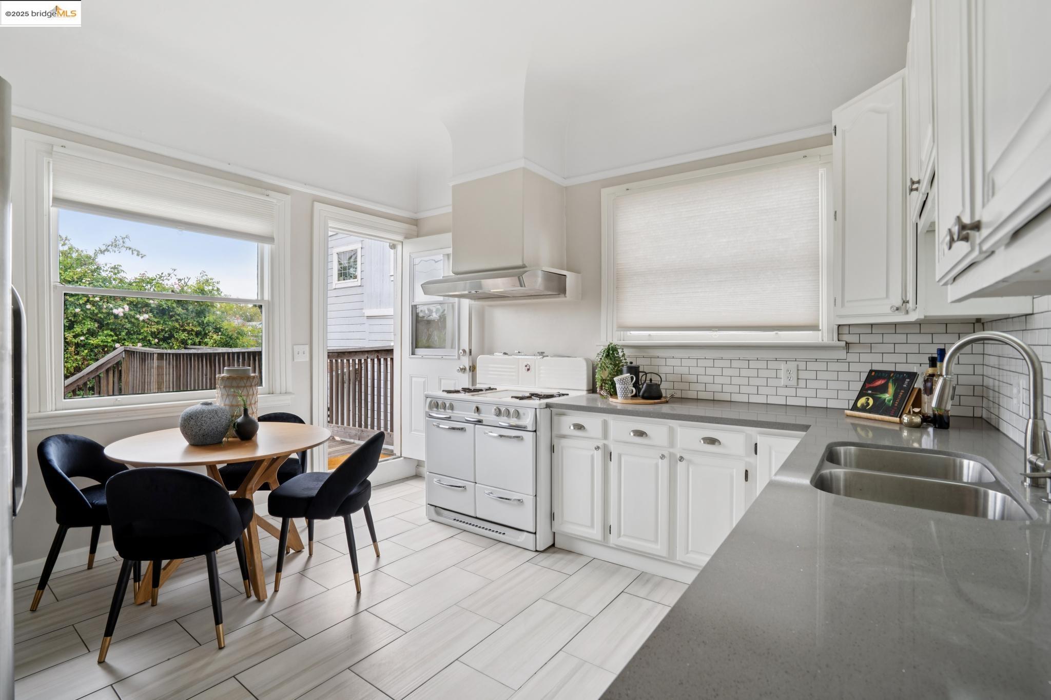 1042 Santa Clara Ave