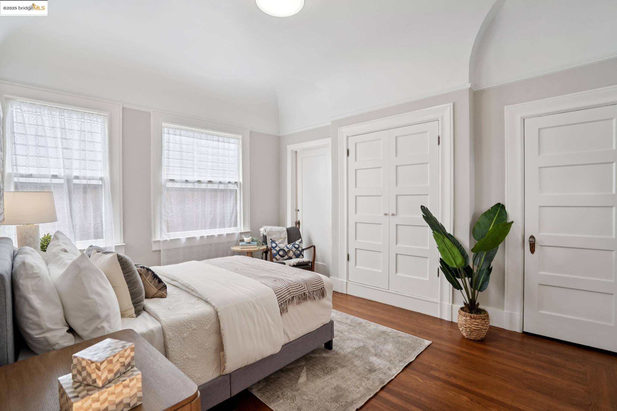 1042 Santa Clara Ave