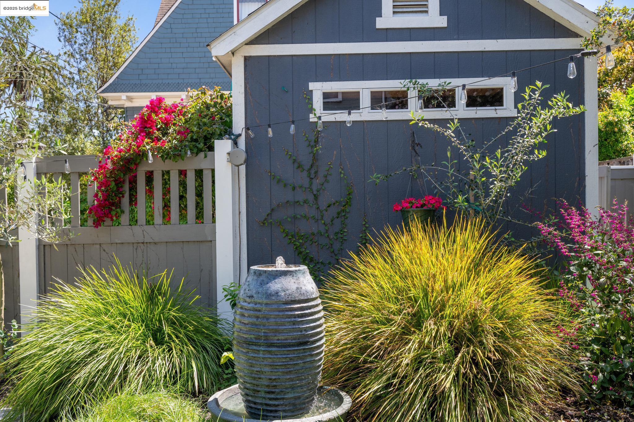 1042 Santa Clara Ave