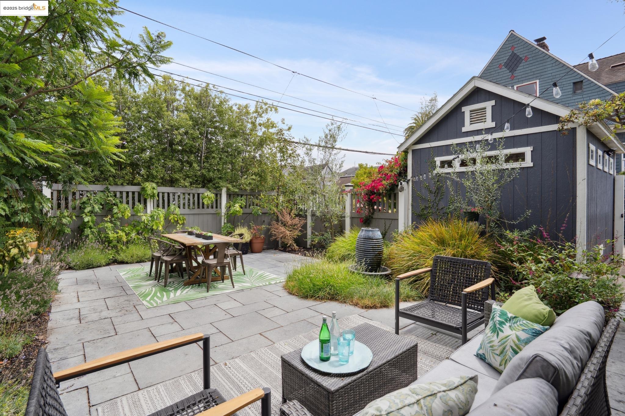 1042 Santa Clara Ave