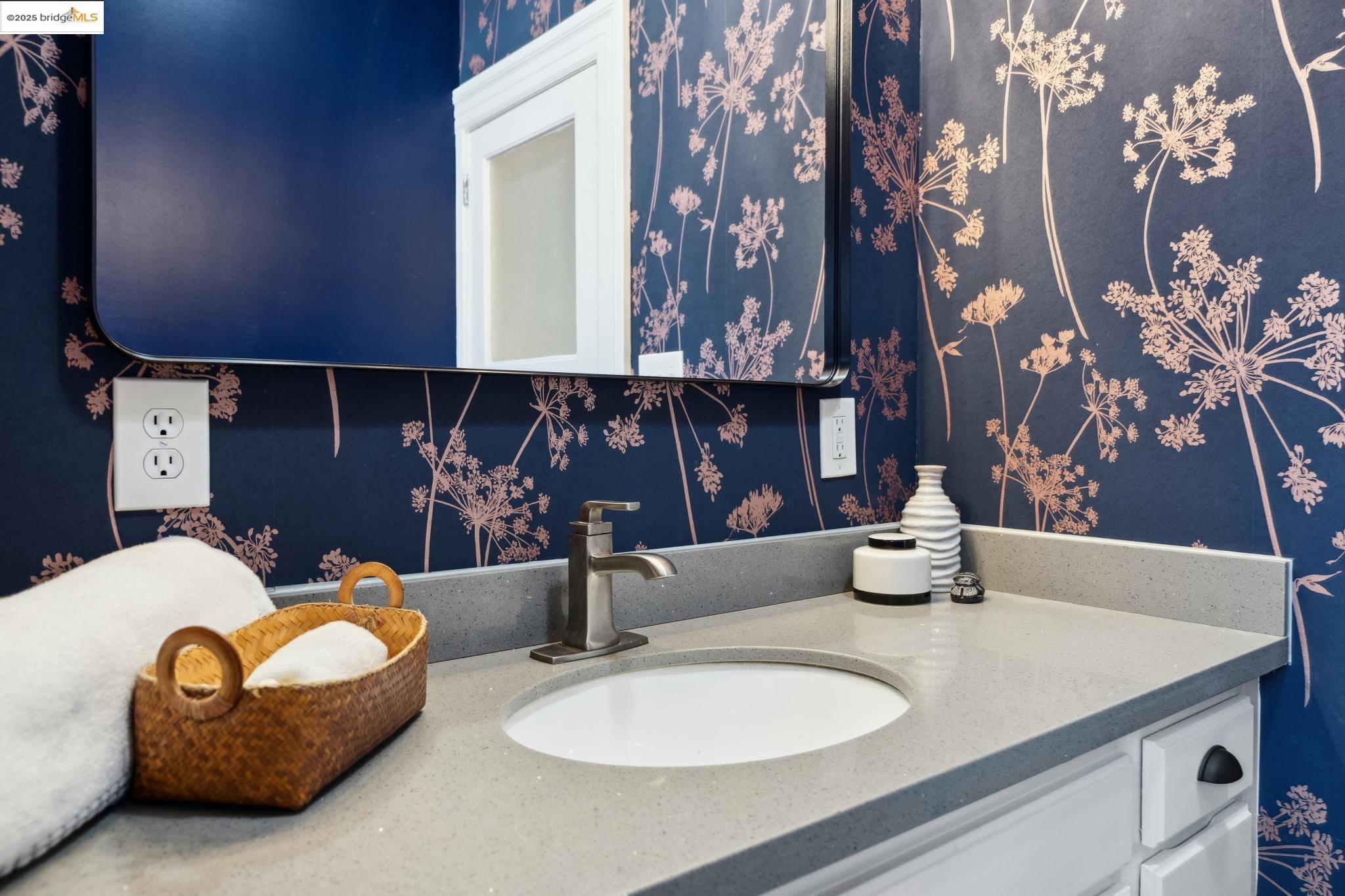 1042 Santa Clara Ave